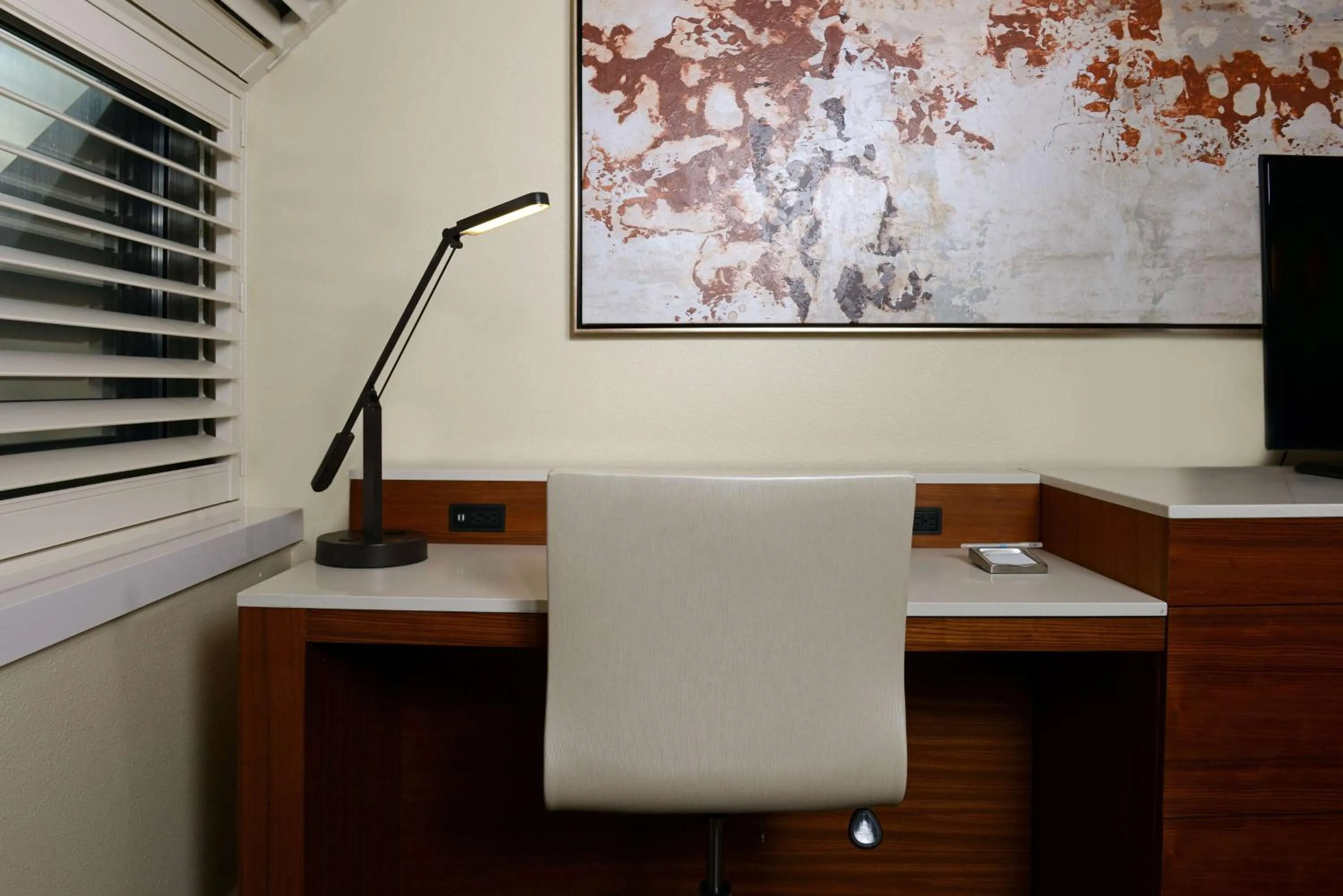 Bed in The Inverness Denver, a Hilton Golf & Spa Resort