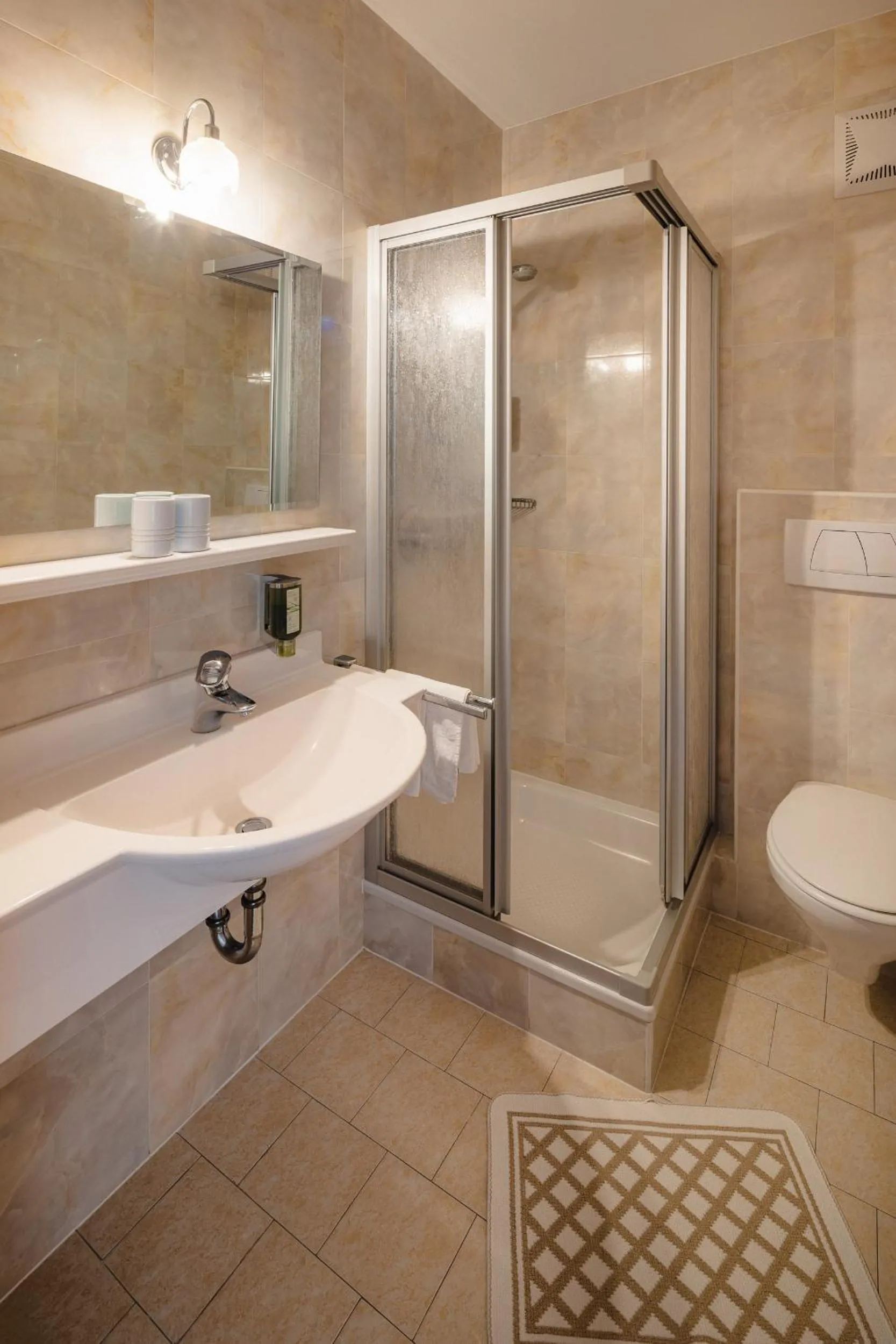 Shower in Garni Zimmerhofer