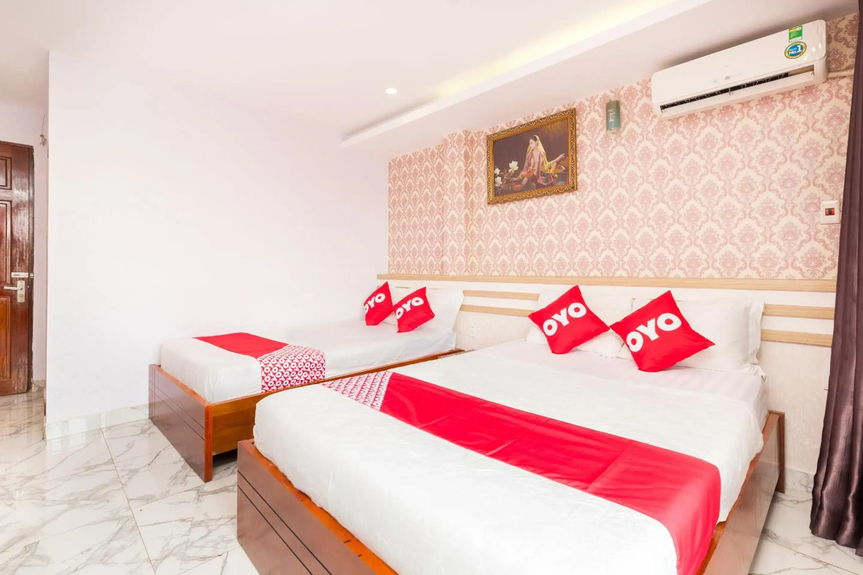 Deluxe Family Room in Lê Ngân Phùng Hotel 79 HOA SỮA PHƯỜNG 7 PHÚ NHUẬN Deluxe Family Room in Lê Ngân Phùng Hotel 79 HOA SỮA PHƯỜNG 7 PHÚ NHUẬN