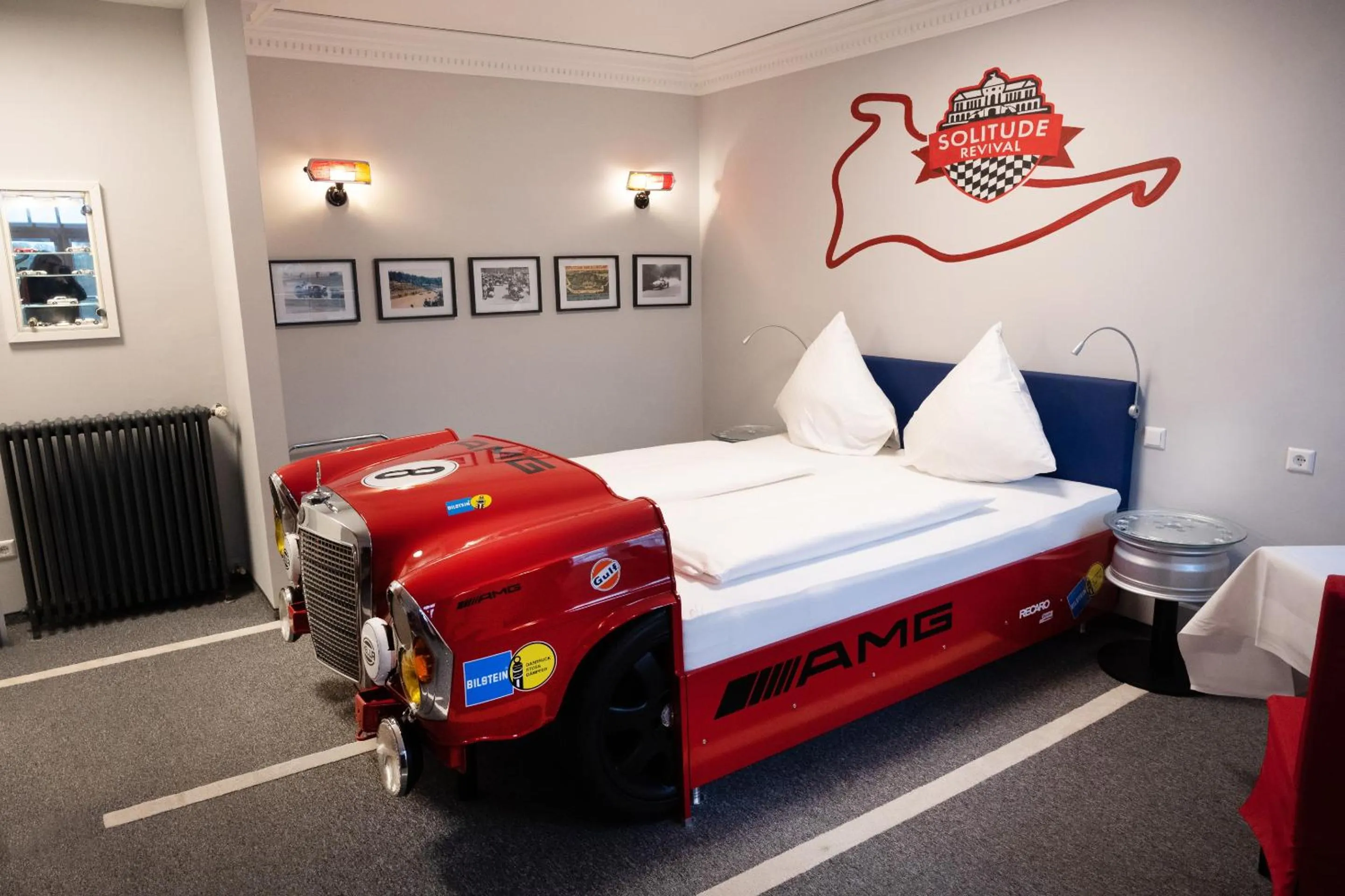 Bedroom, Bed in Motorworld Inn