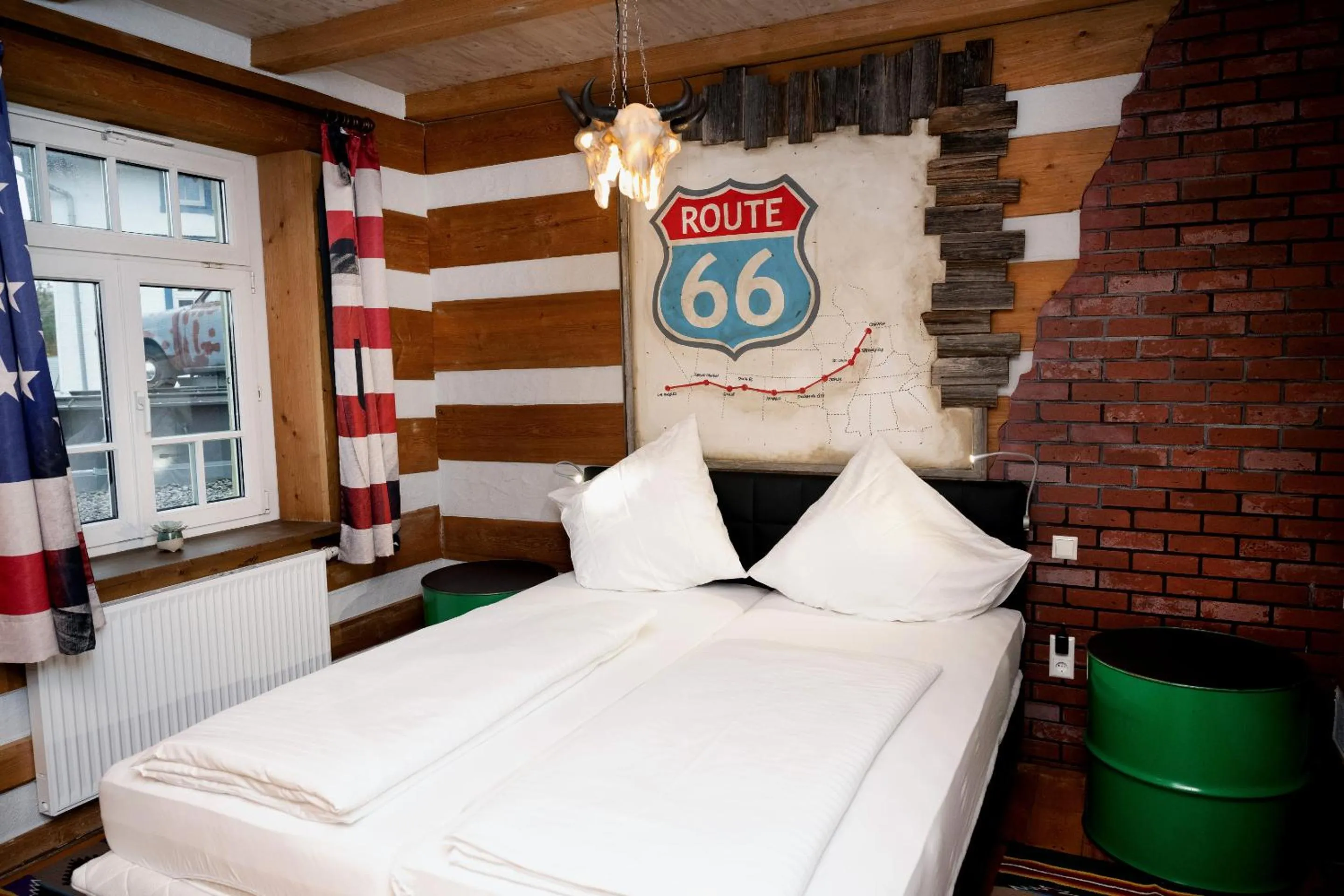 Bedroom, Bed in Motorworld Inn