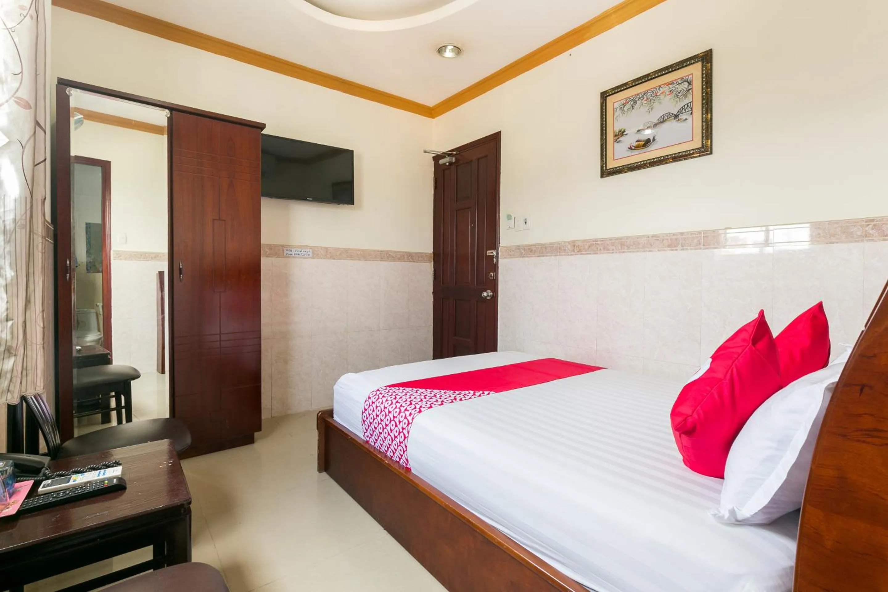 Bedroom, Bed in NGAN HA Hotel