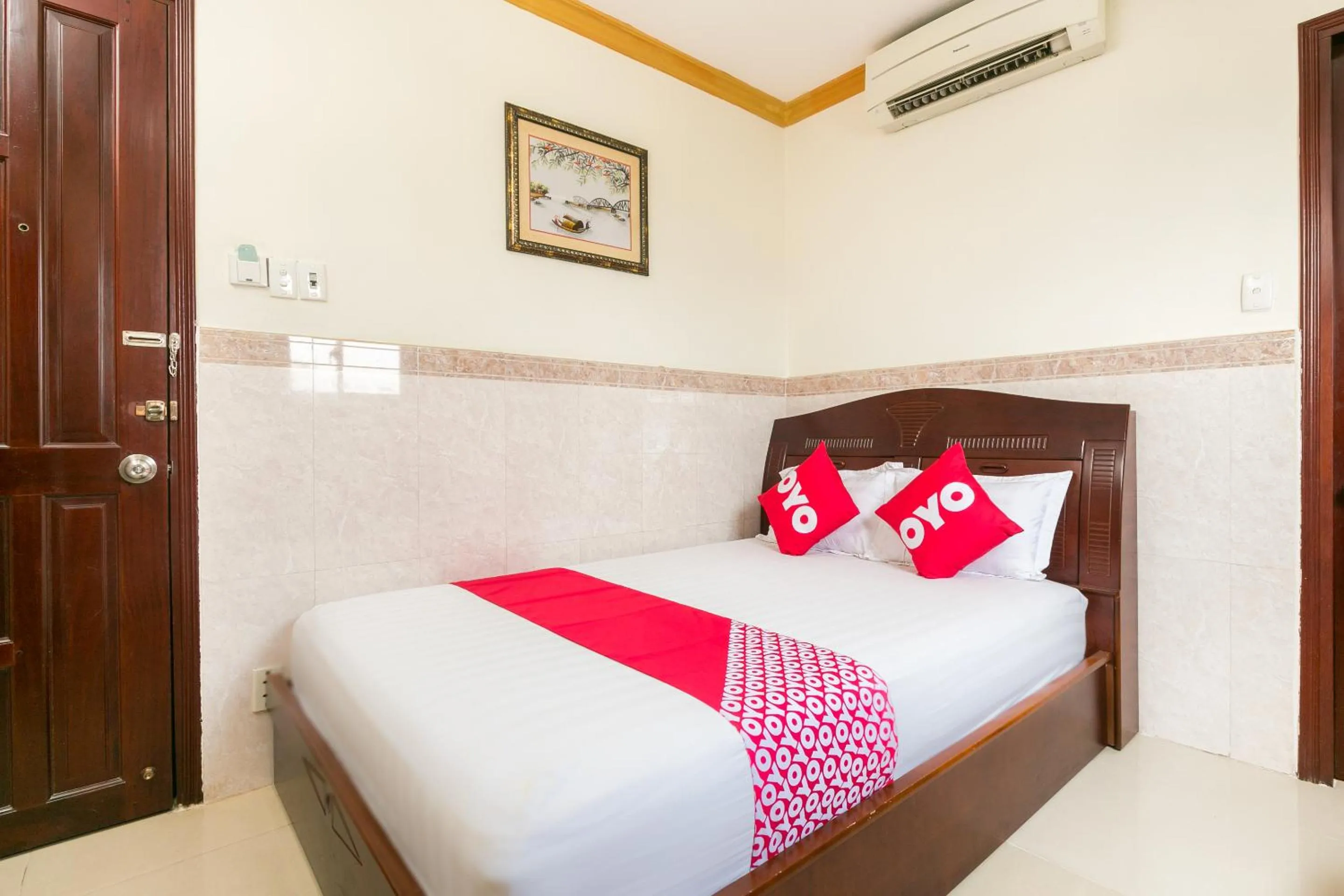 Bedroom, Bed in NGAN HA Hotel