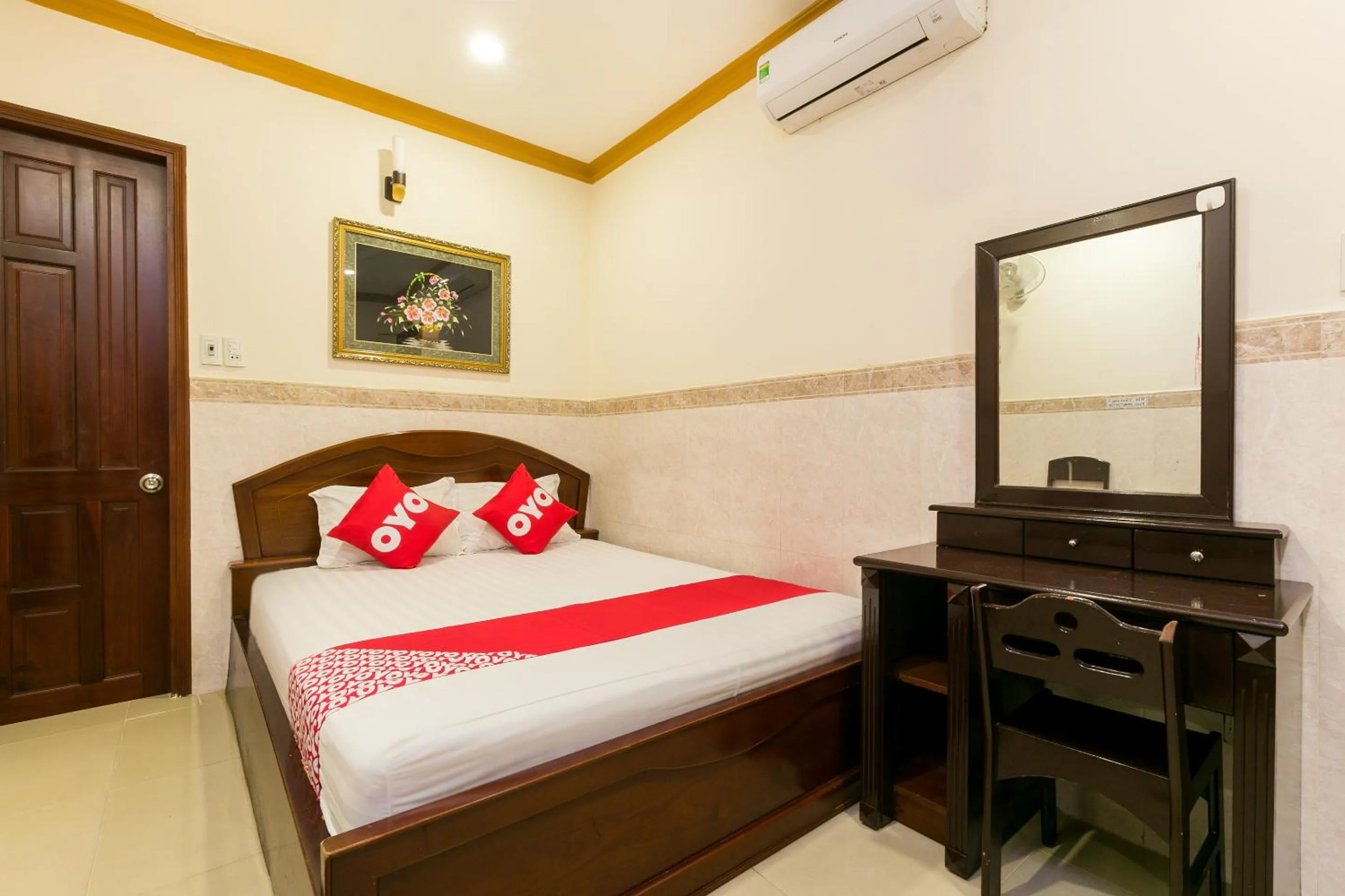 Bedroom, Bed in NGAN HA Hotel