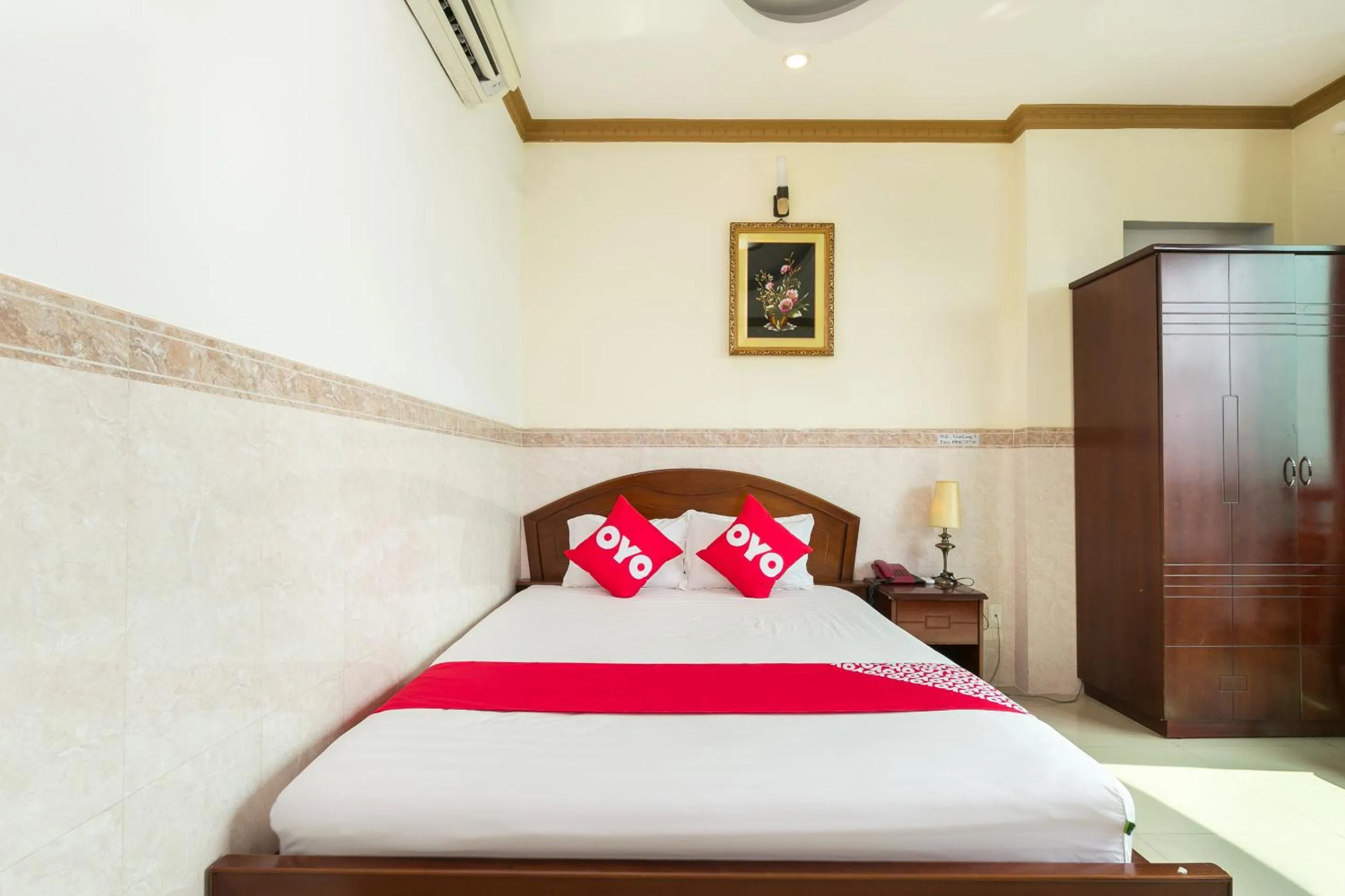 Bedroom, Bed in NGAN HA Hotel