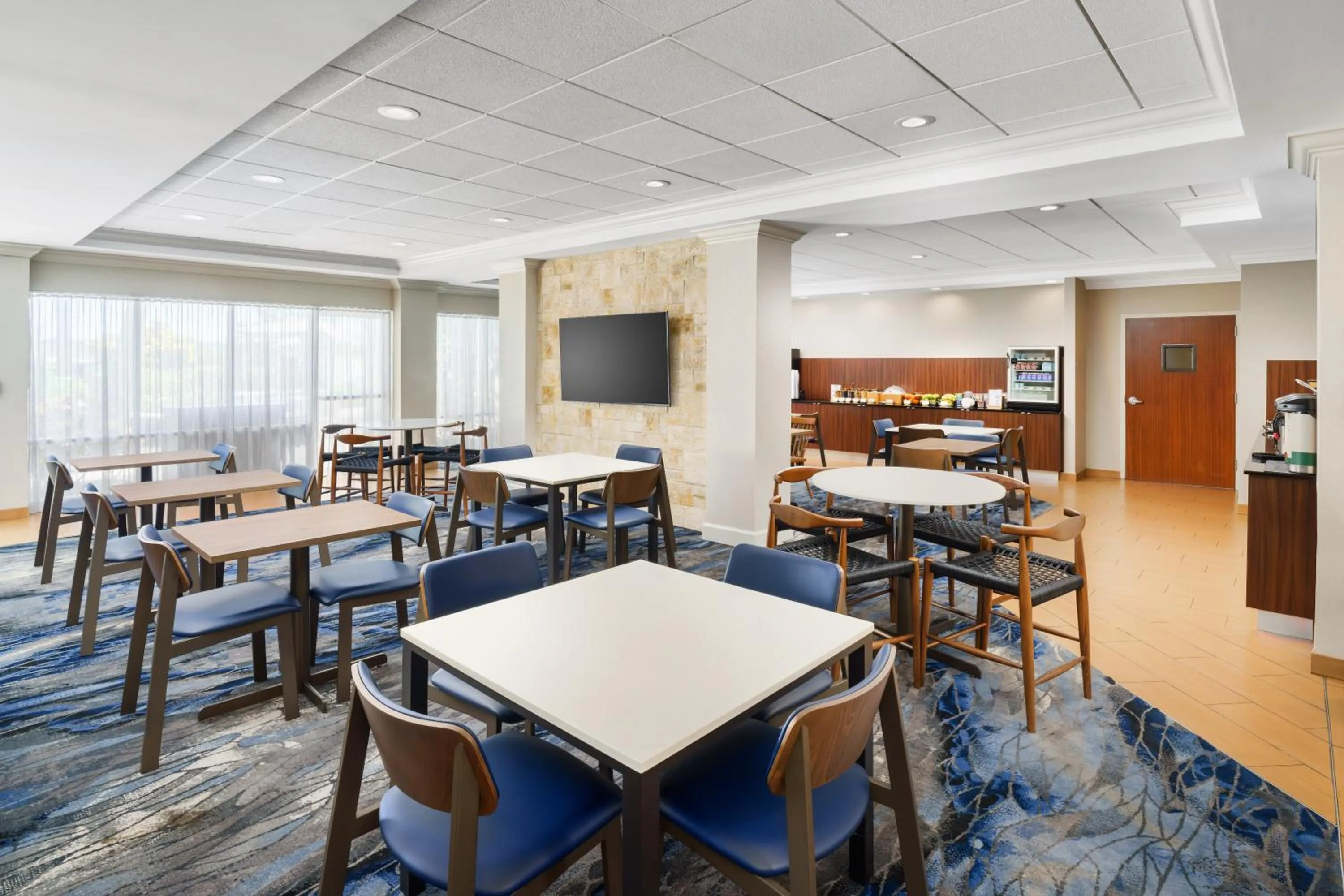 Dining area in Fairfield Inn & Suites Boca Raton