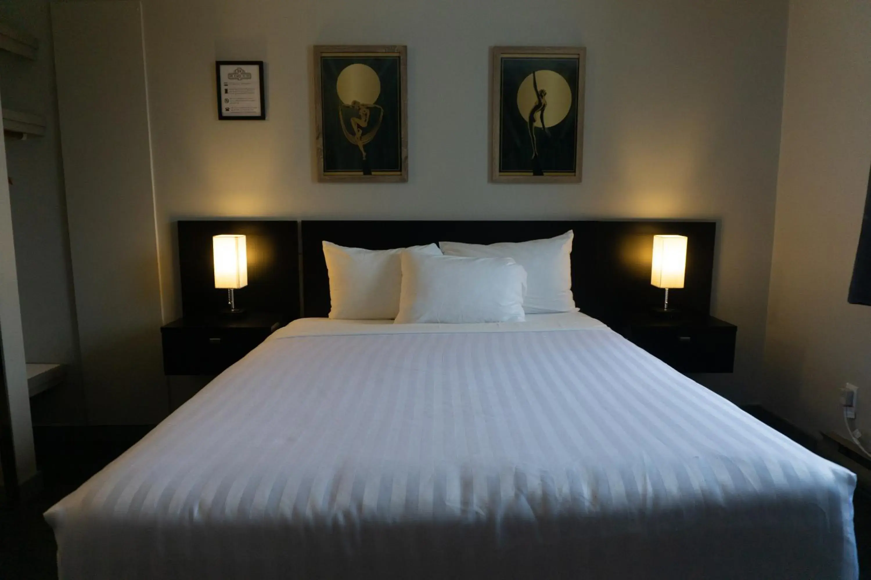 Superior Queen Room in The Baker Hotel Superior Queen Room in The Baker Hotel