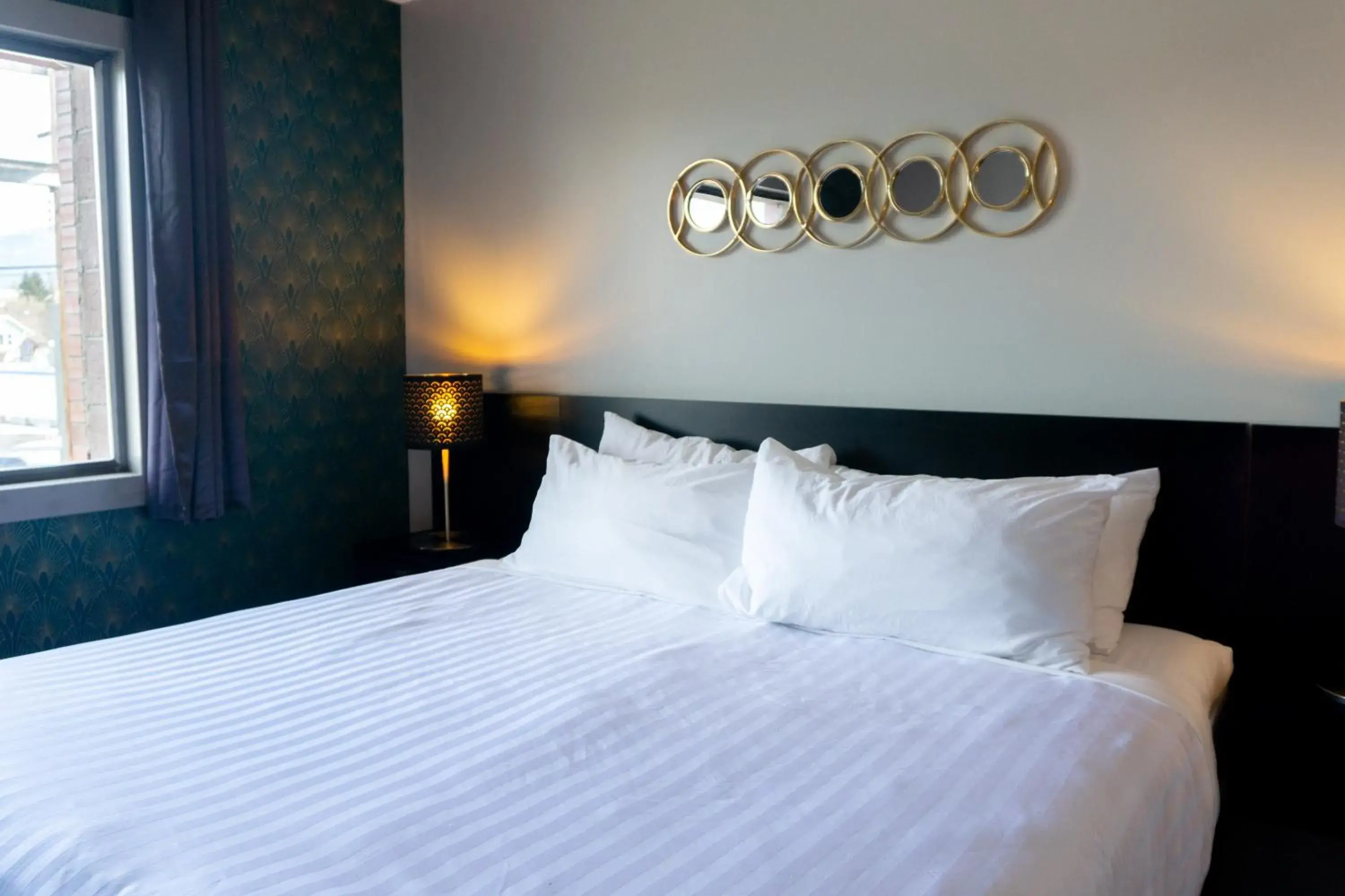 King Room in The Baker Hotel King Room in The Baker Hotel