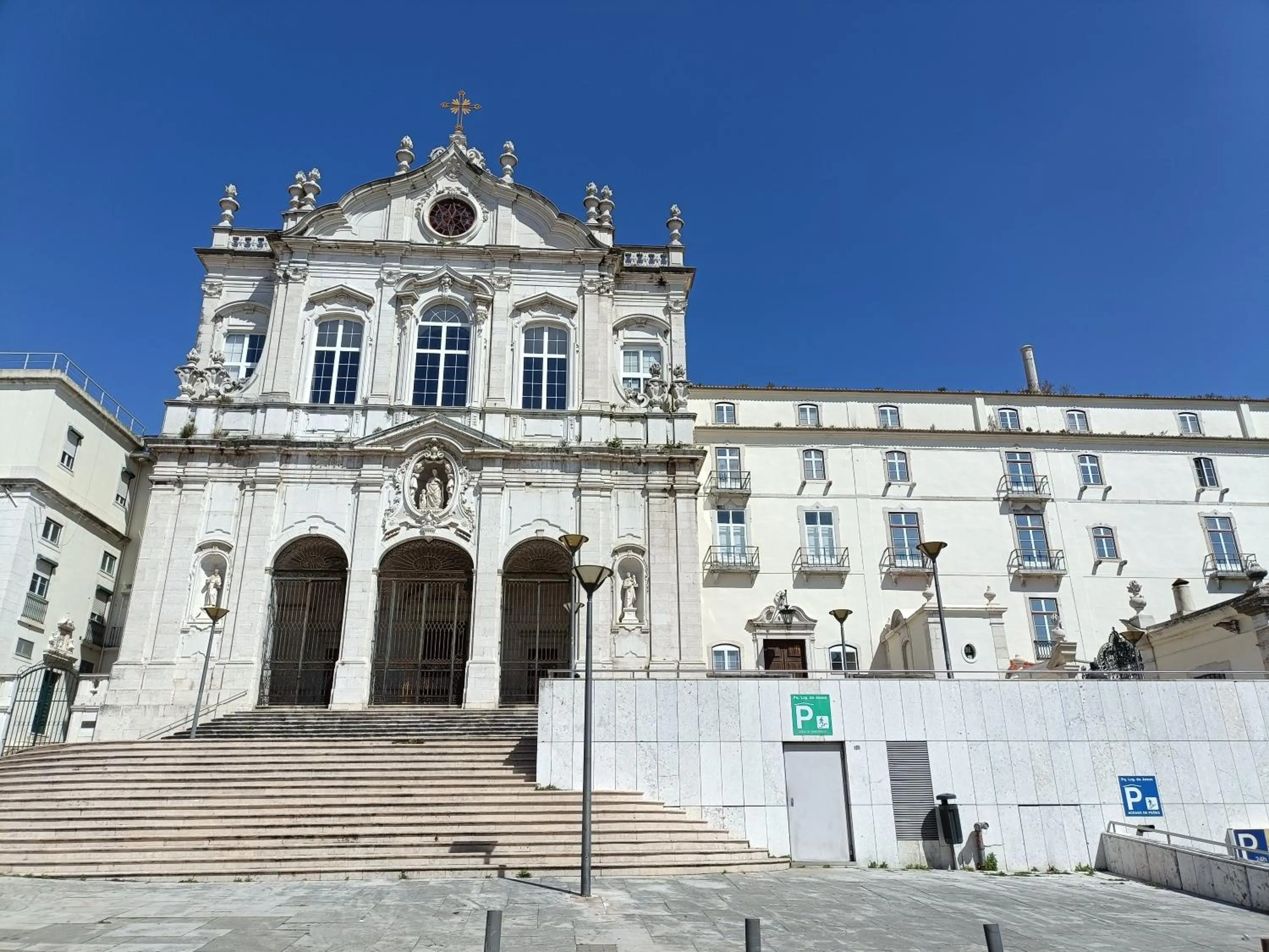 DoBairro Suites at Merces