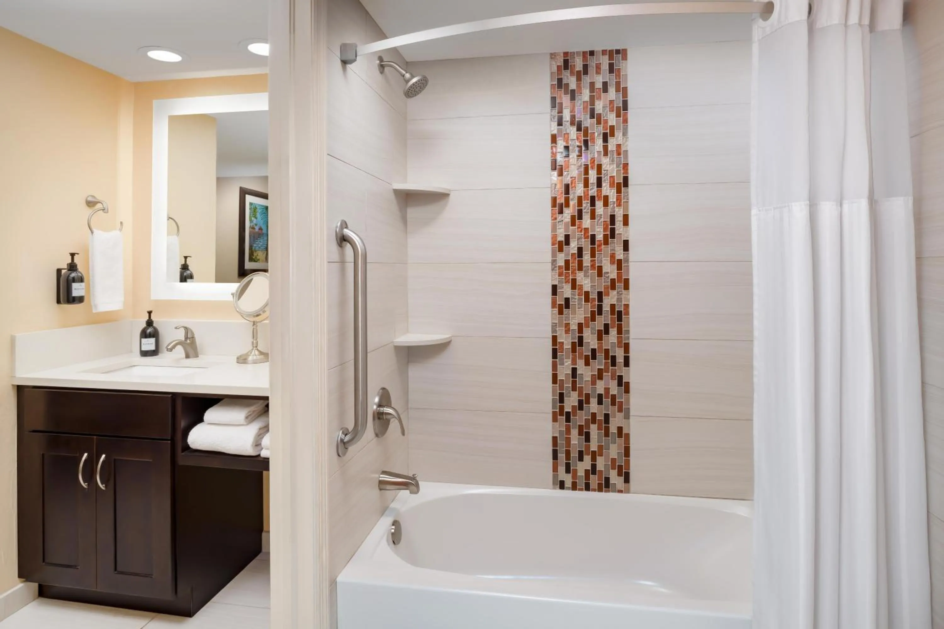 Bathroom in Inn of Naples, Tapestry Collection by Hilton