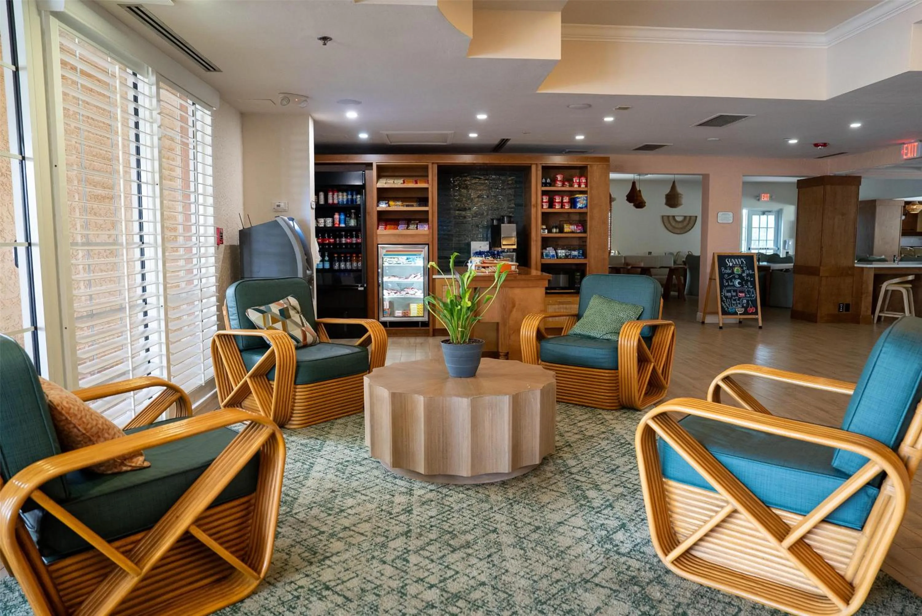 Restaurant/places to eat in Inn of Naples, Tapestry Collection by Hilton