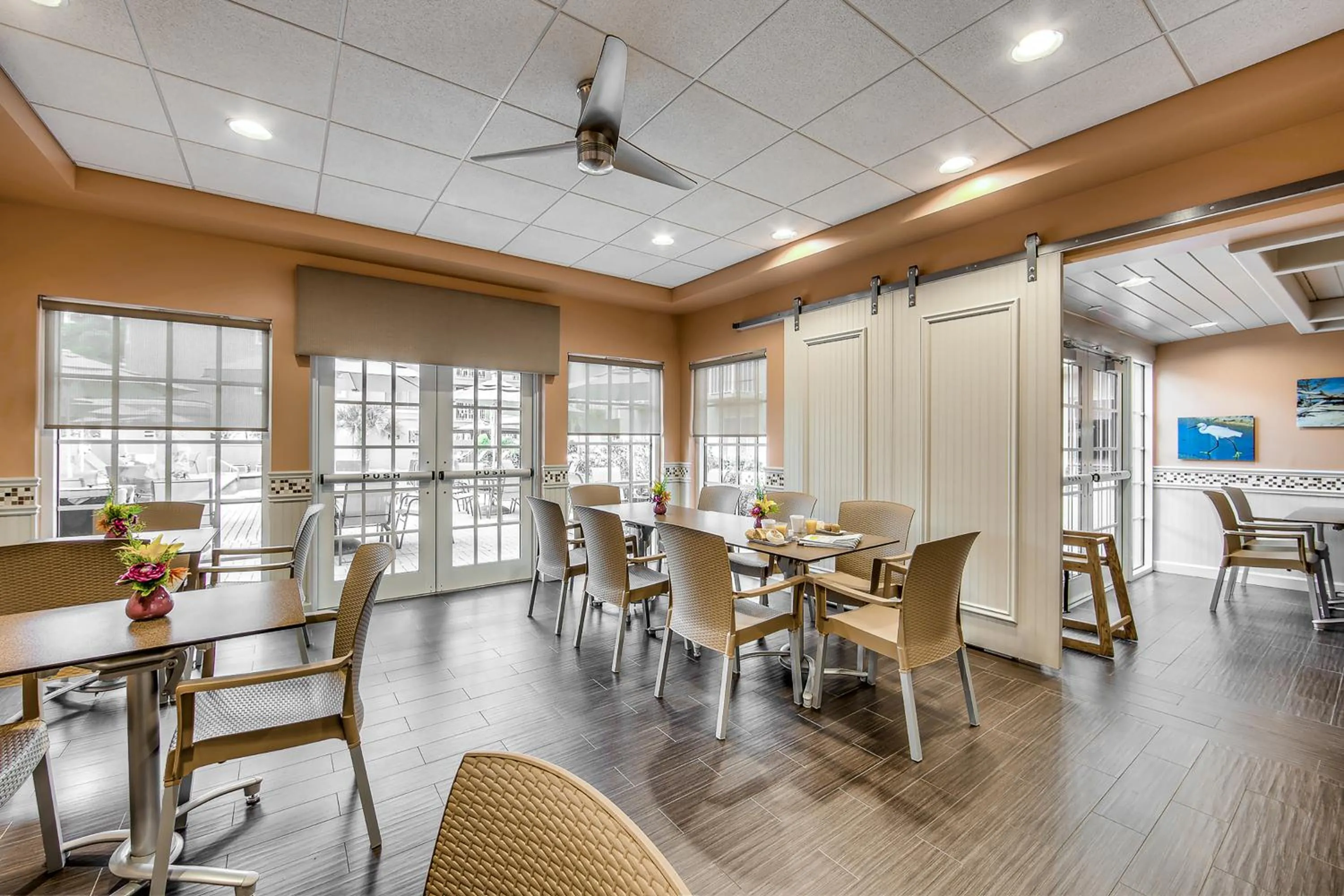 Dining area in Inn of Naples, Tapestry Collection by Hilton