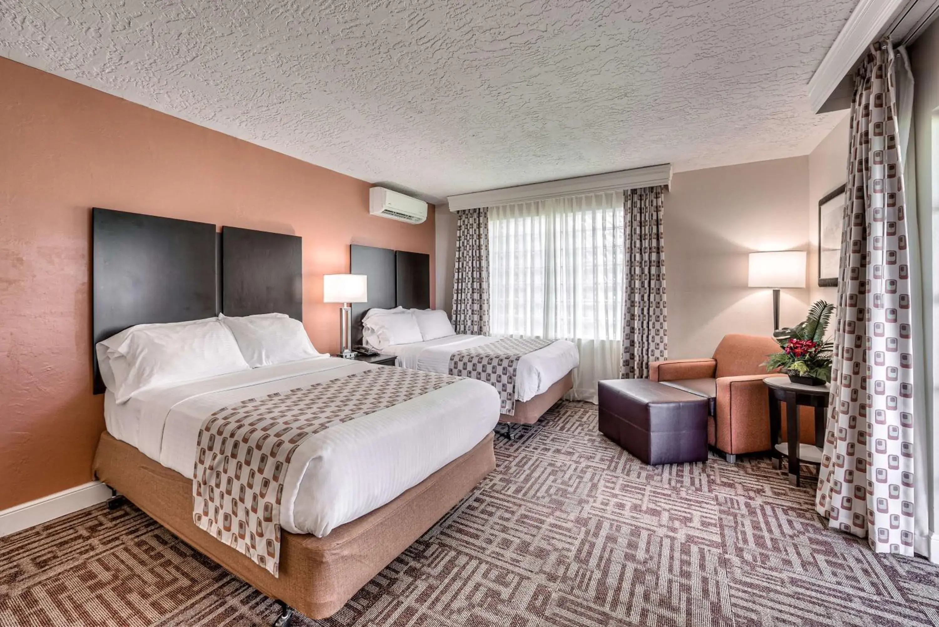 Bed in Inn of Naples, Tapestry Collection by Hilton Bed in Inn of Naples, Tapestry Collection by Hilton