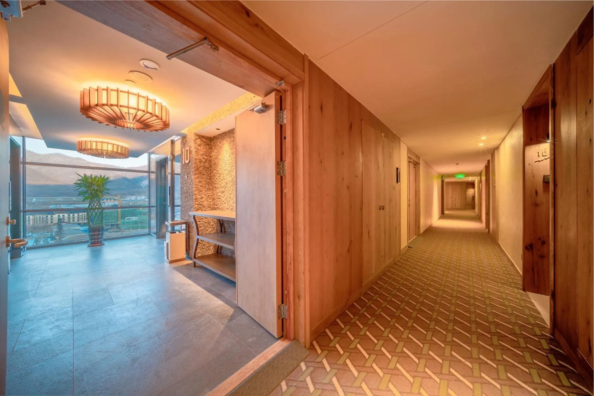 Lobby or reception in Holiday Inn Jilin Beidahu by IHG