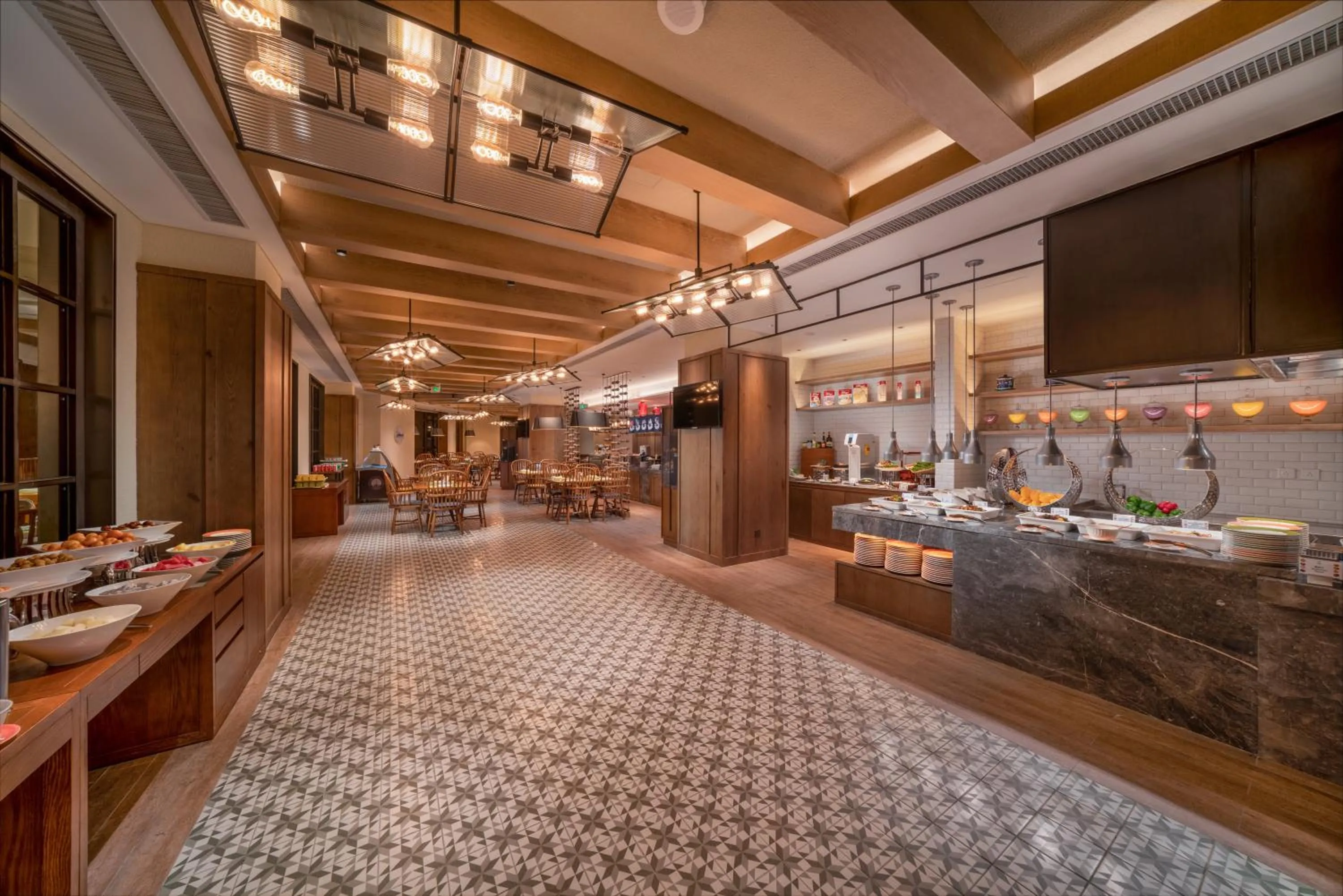 Restaurant/places to eat in Holiday Inn Jilin Beidahu by IHG