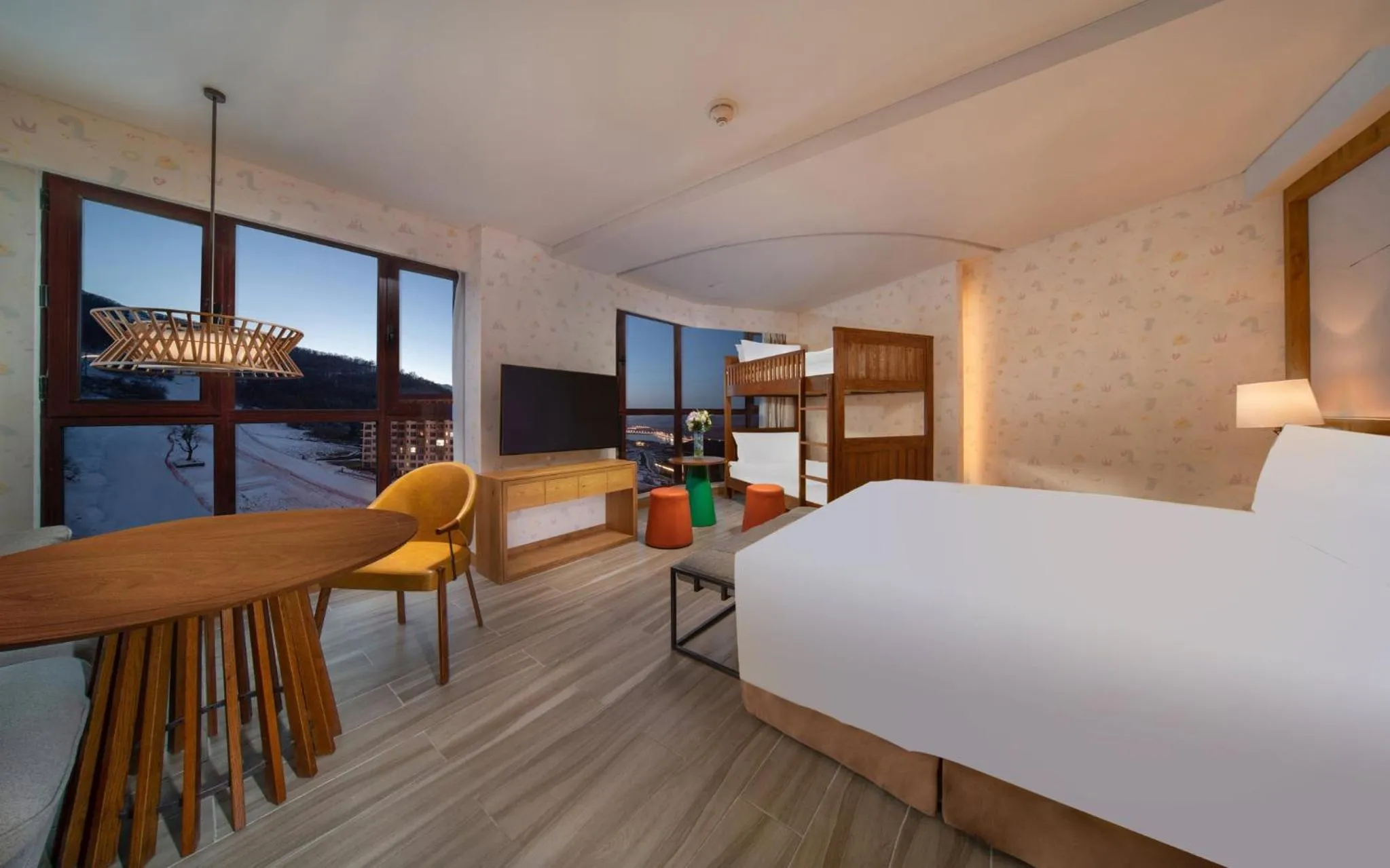 Photo of the whole room, Bed in Holiday Inn Jilin Beidahu by IHG