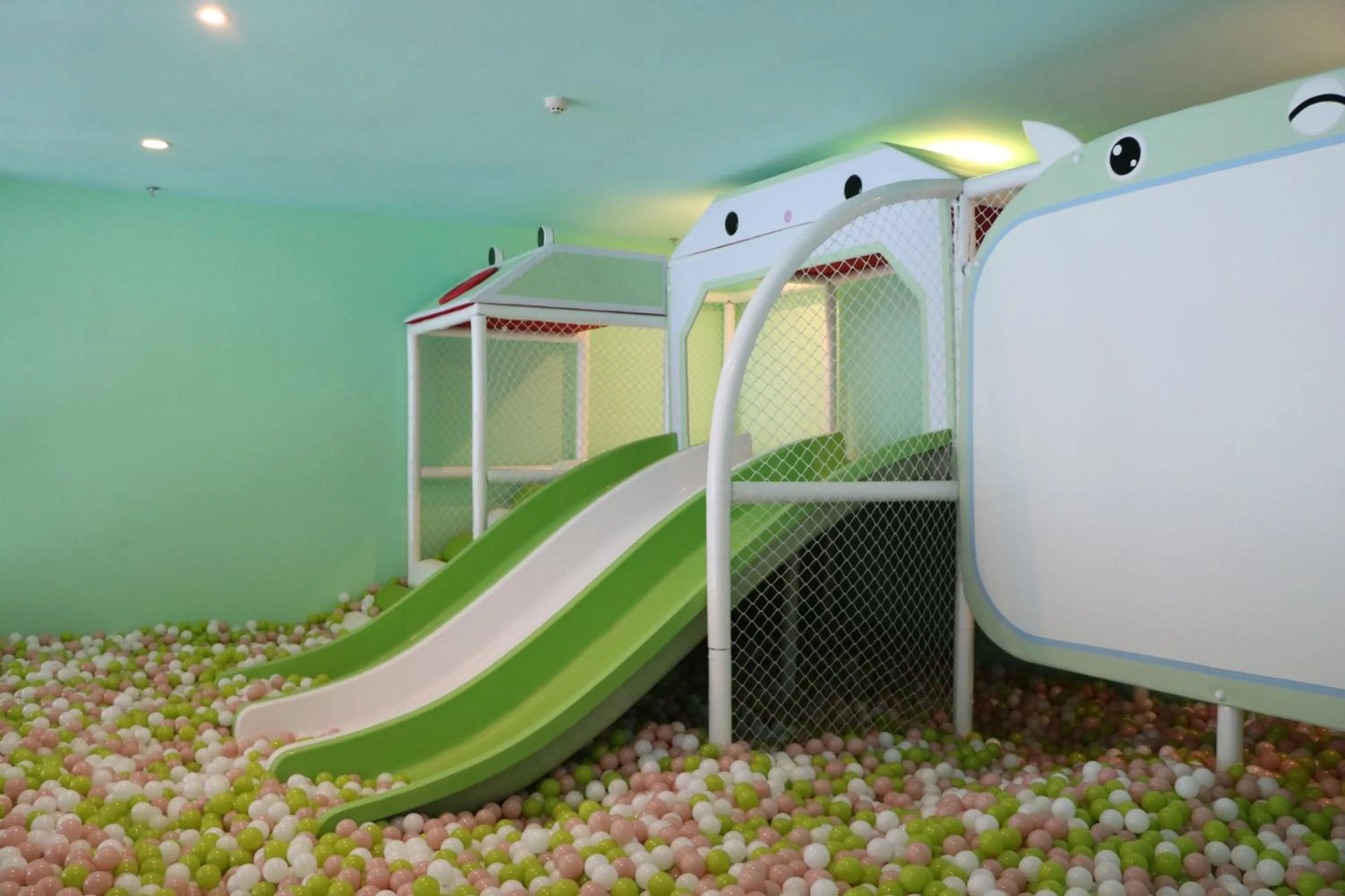 Entertainment in Holiday Inn Jilin Beidahu by IHG