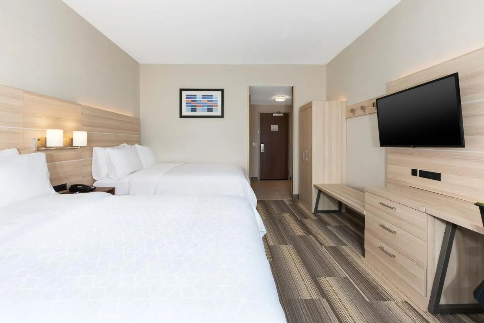 Bed in Holiday Inn Express & Suites - Grand Rapids Airport - South by IHG