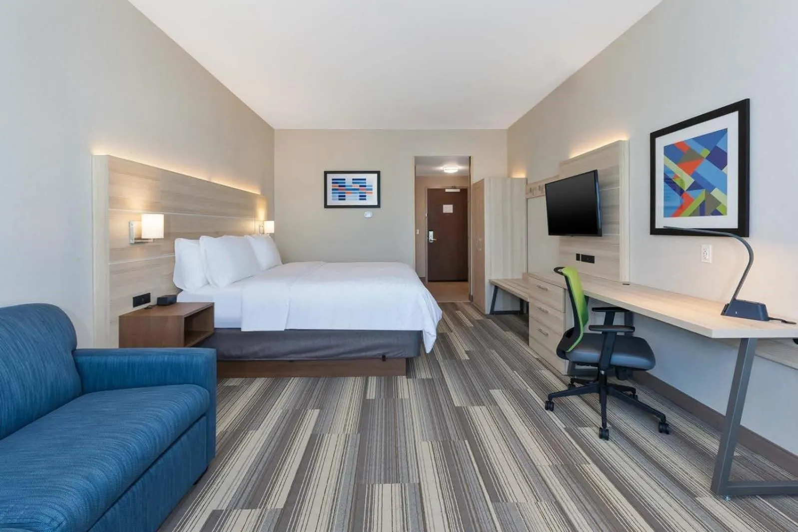Bed in Holiday Inn Express & Suites - Grand Rapids Airport - South by IHG