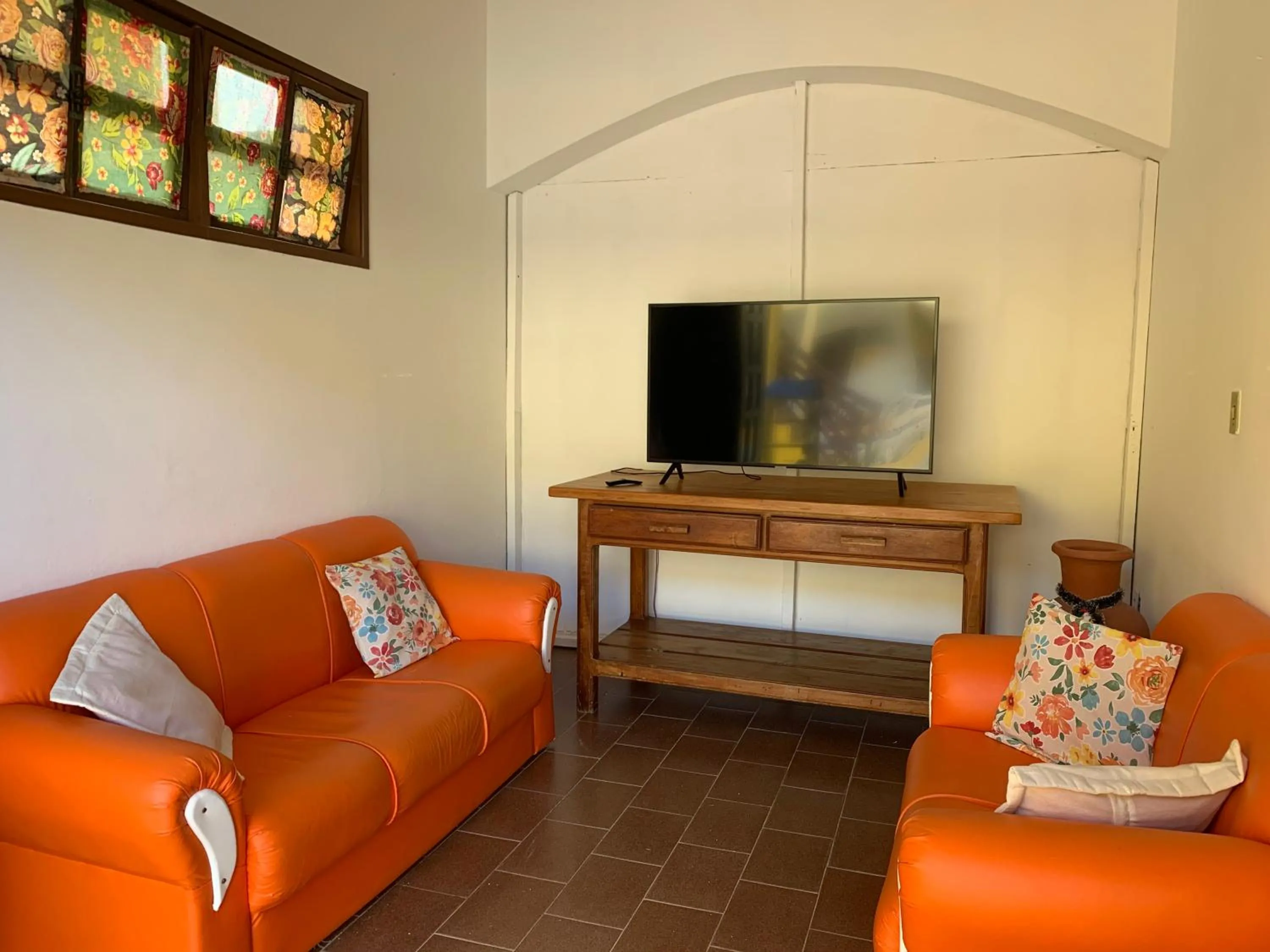 Communal lounge/ TV room in Praia Sol Pousada