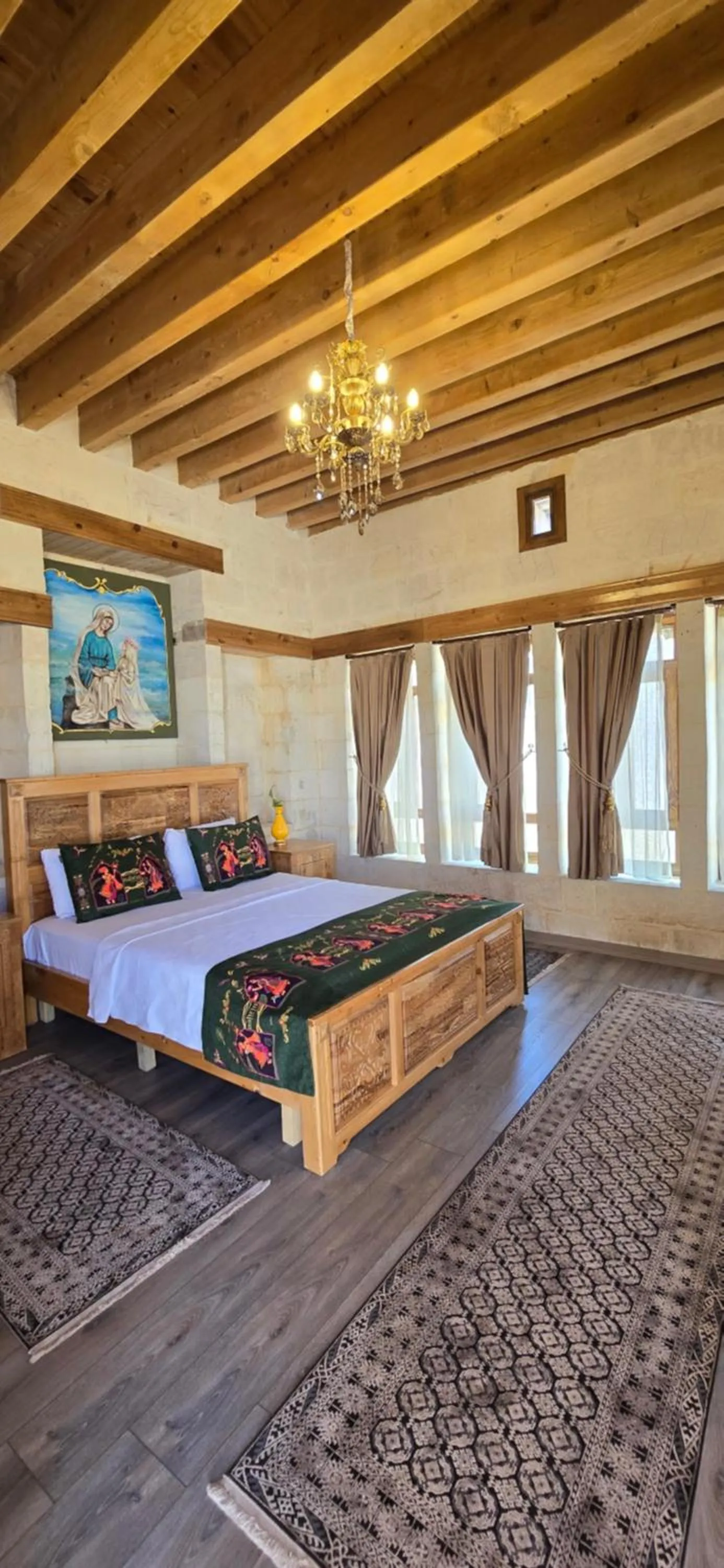 Bed in nahrin hote & art