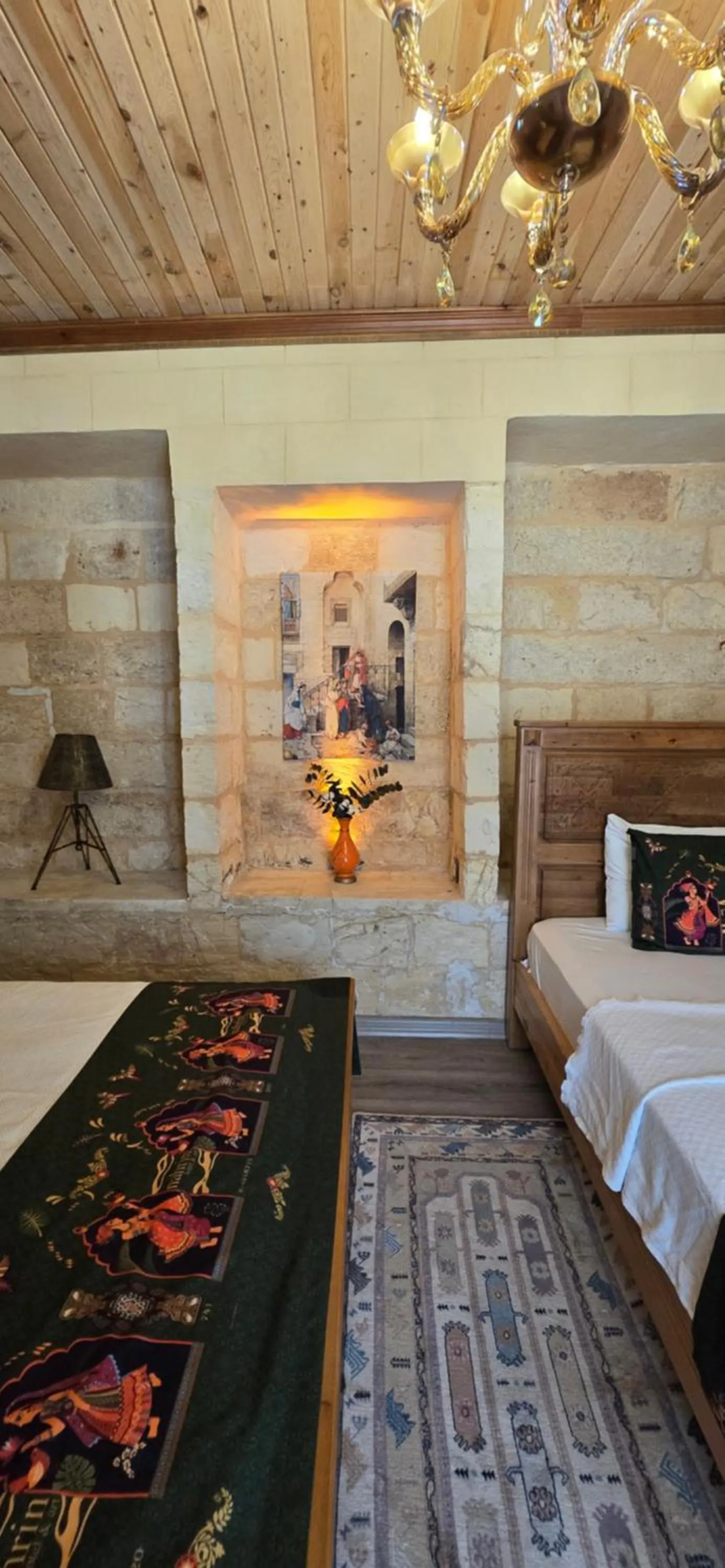 Bed in nahrin hote & art