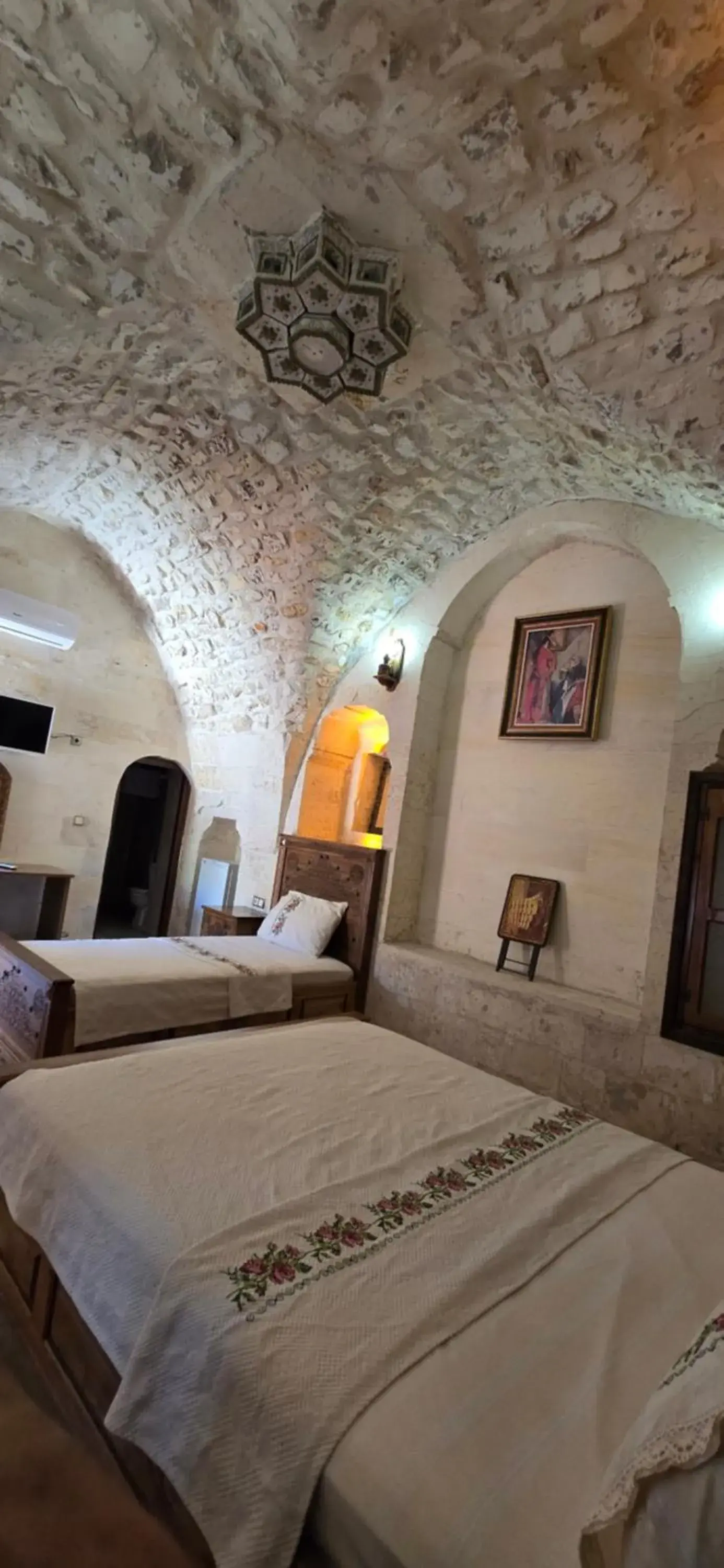 Triple Room in nahrin hote & art Triple Room in nahrin hote & art