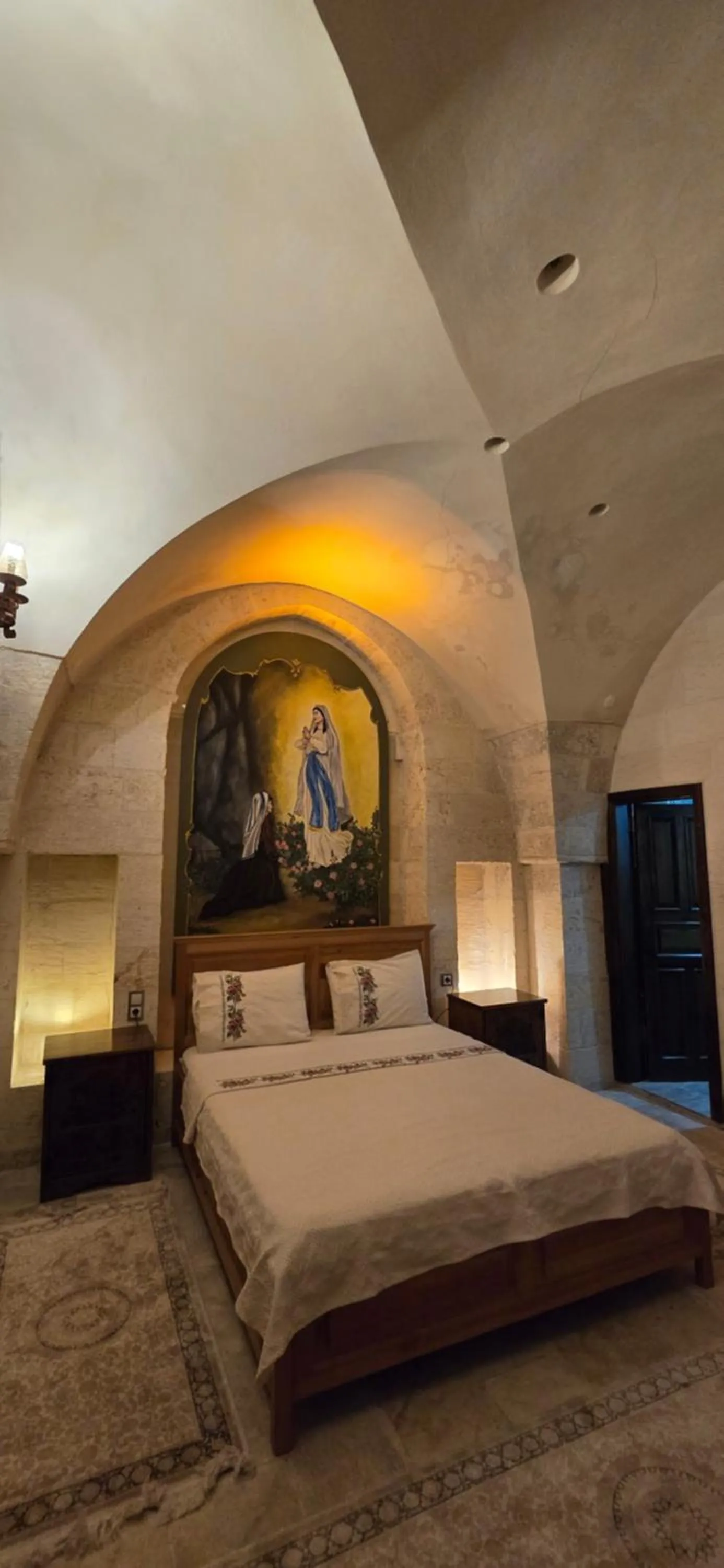 Bed in nahrin hote & art