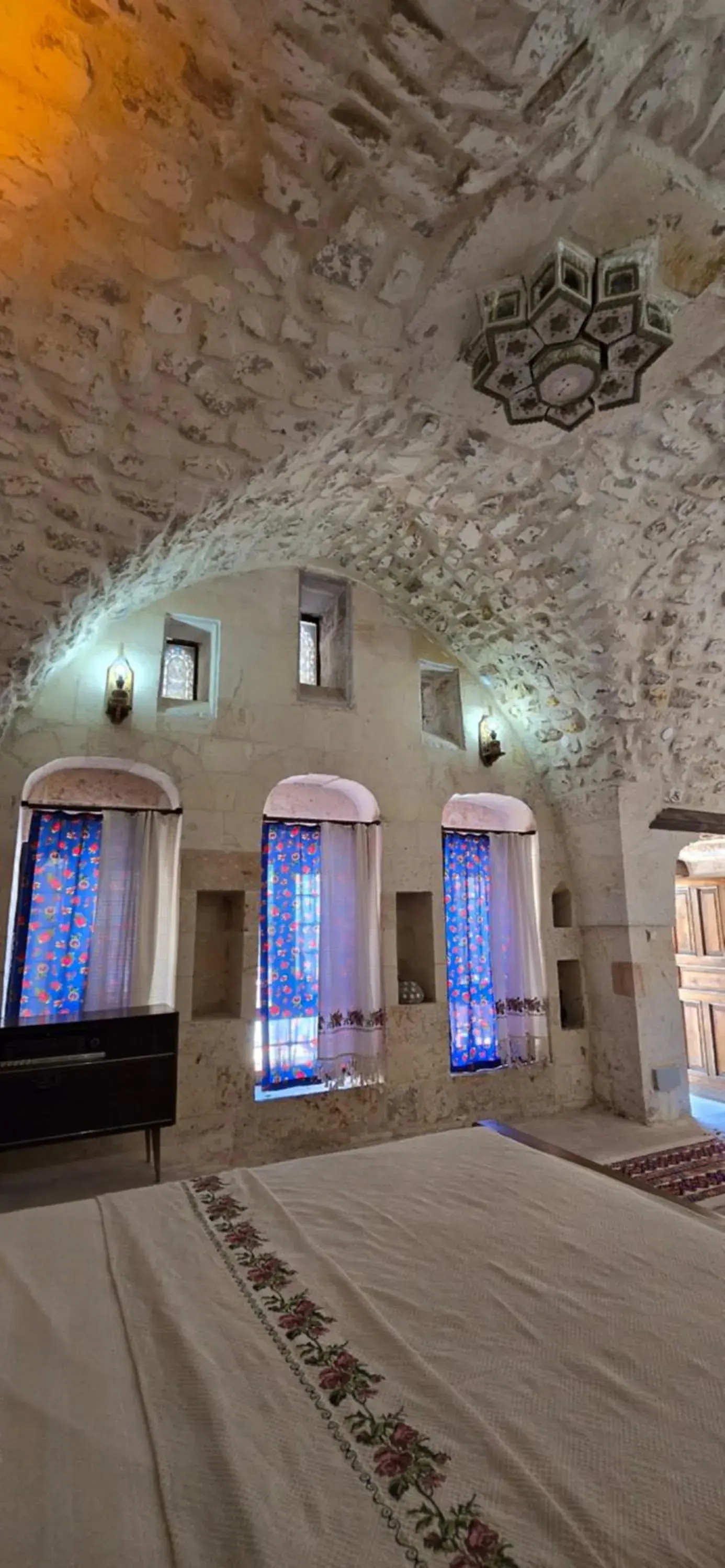 Triple Room in nahrin hote & art Triple Room in nahrin hote & art