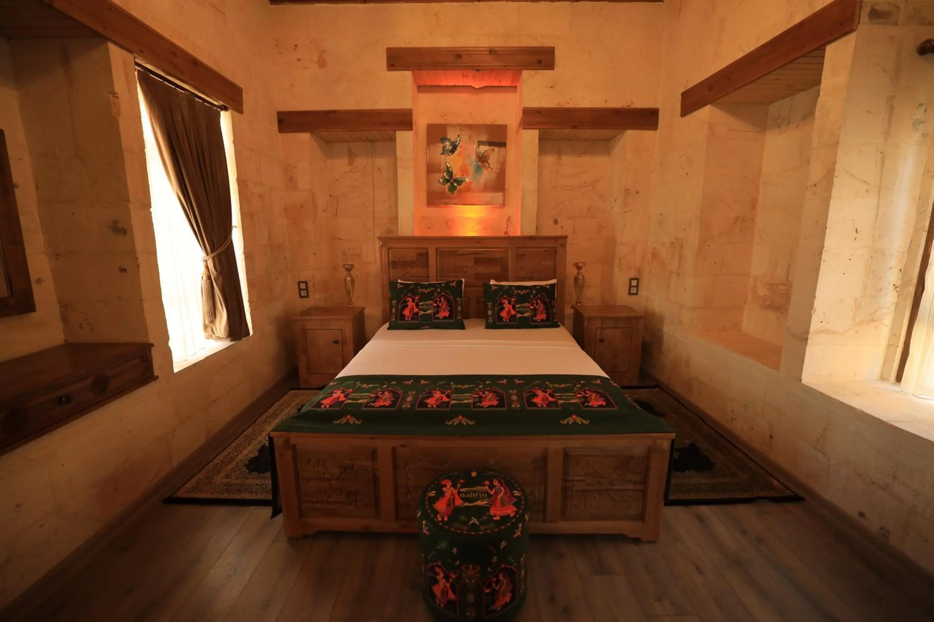 Bed in nahrin hote & art