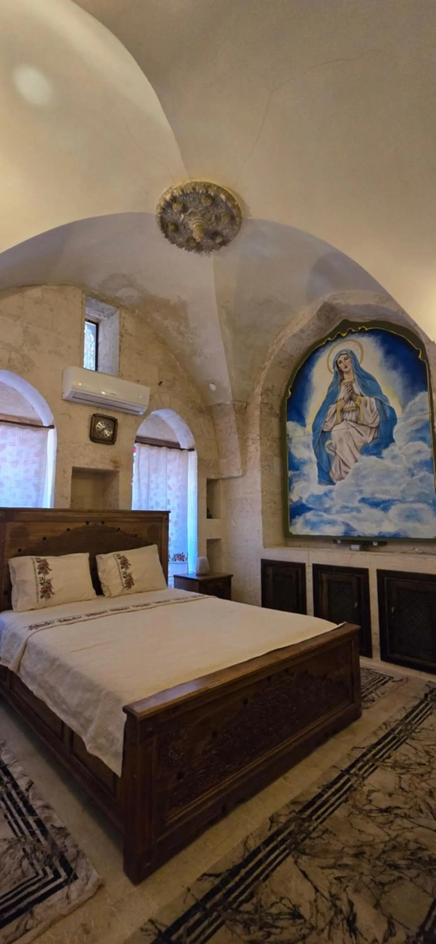 Bed in nahrin hote & art