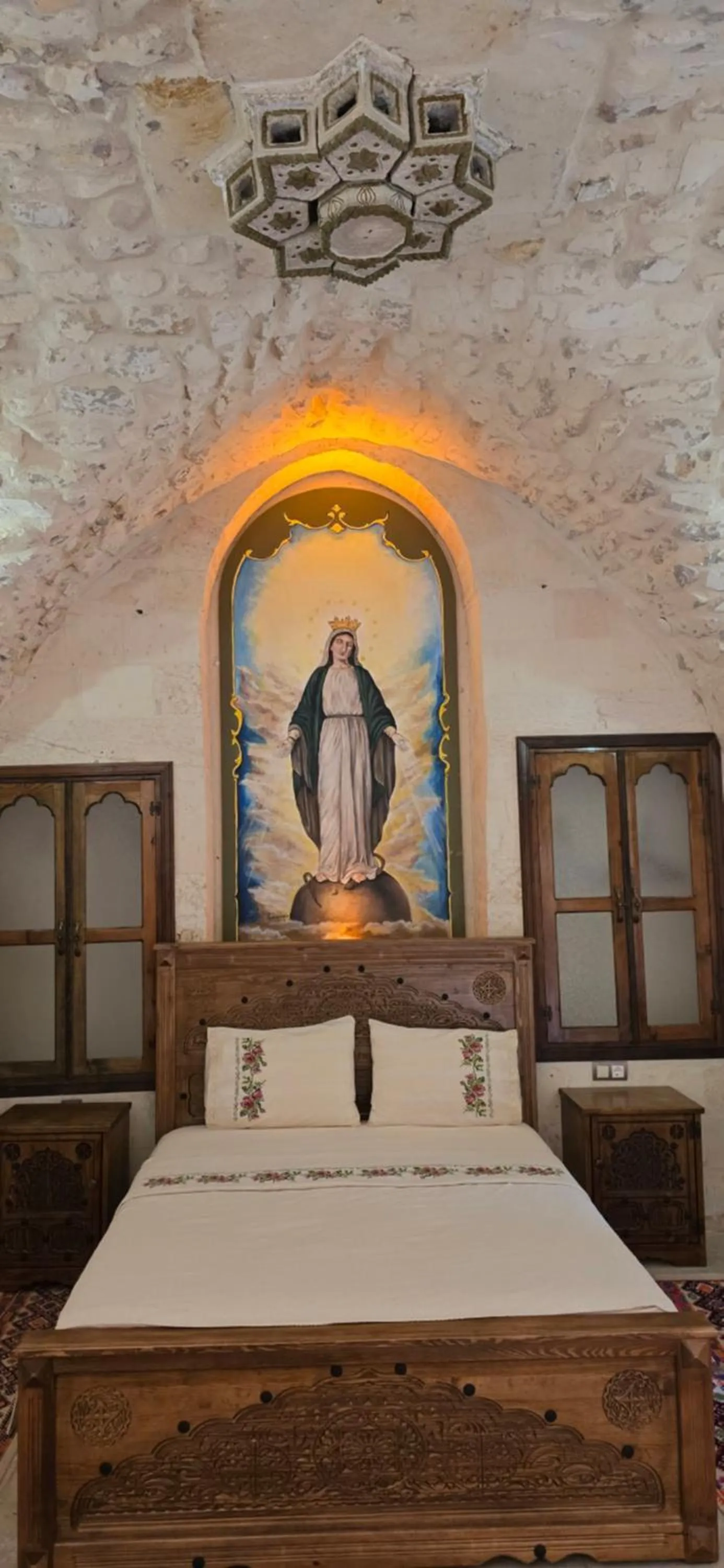 Bed in nahrin hote & art