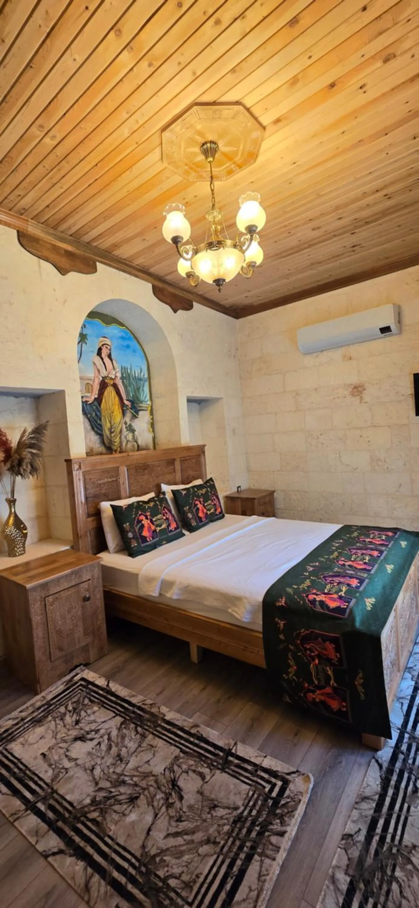 Bed in nahrin hote & art