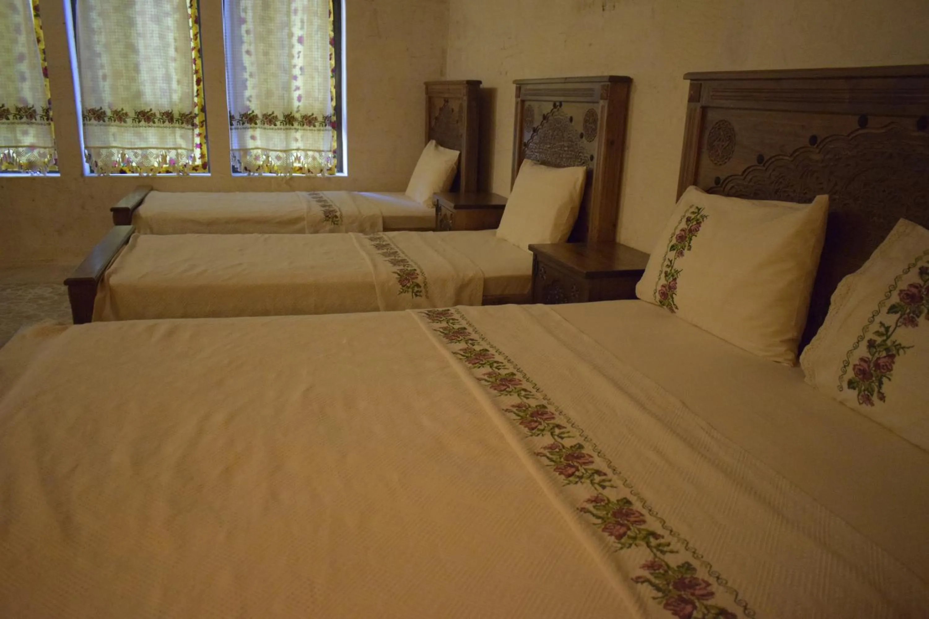 Bed in nahrin hote & art