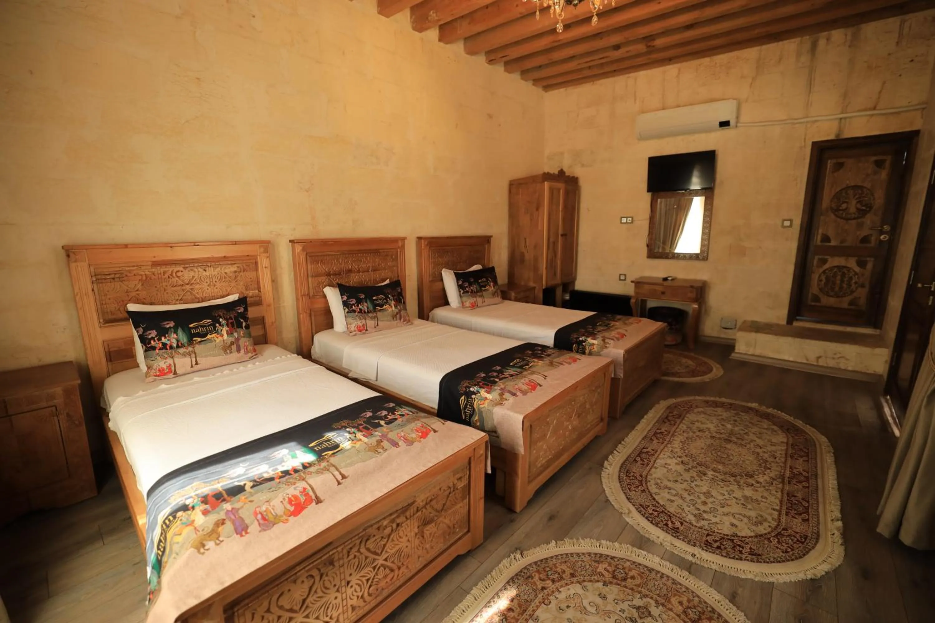 Bed in nahrin hote & art