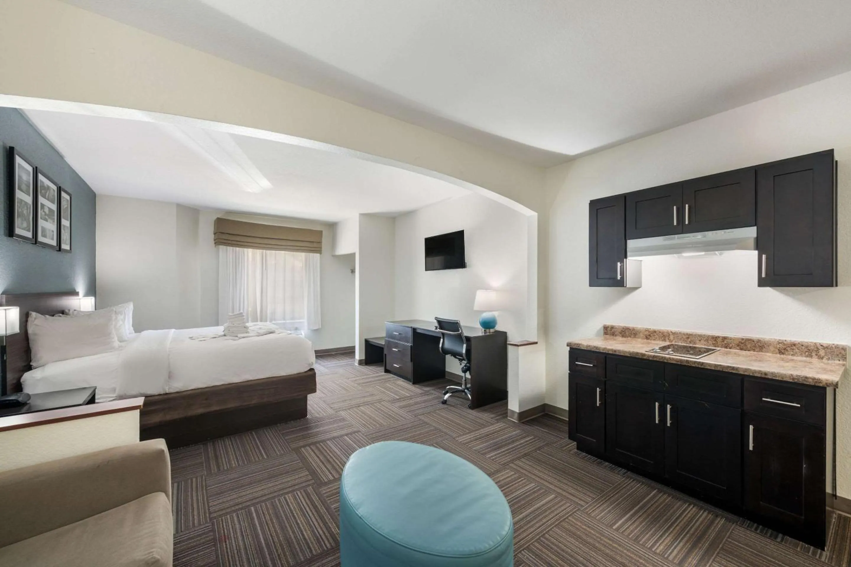 Bedroom, Bed in Sleep Inn & Suites Chesapeake - Portsmouth