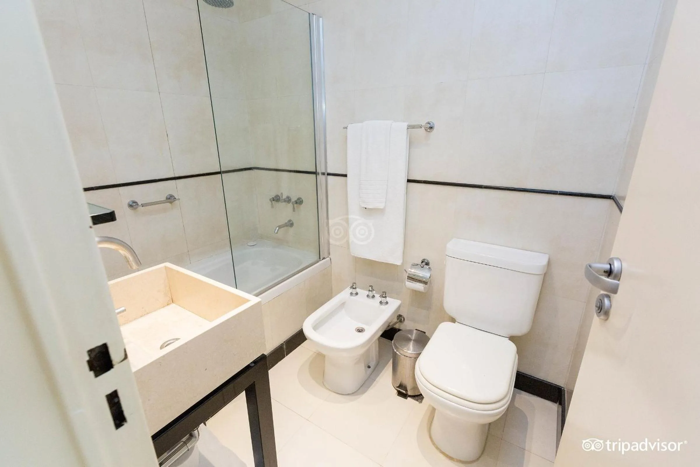 Toilet in Ayres Apartments Recoleta - Uriburu 1756