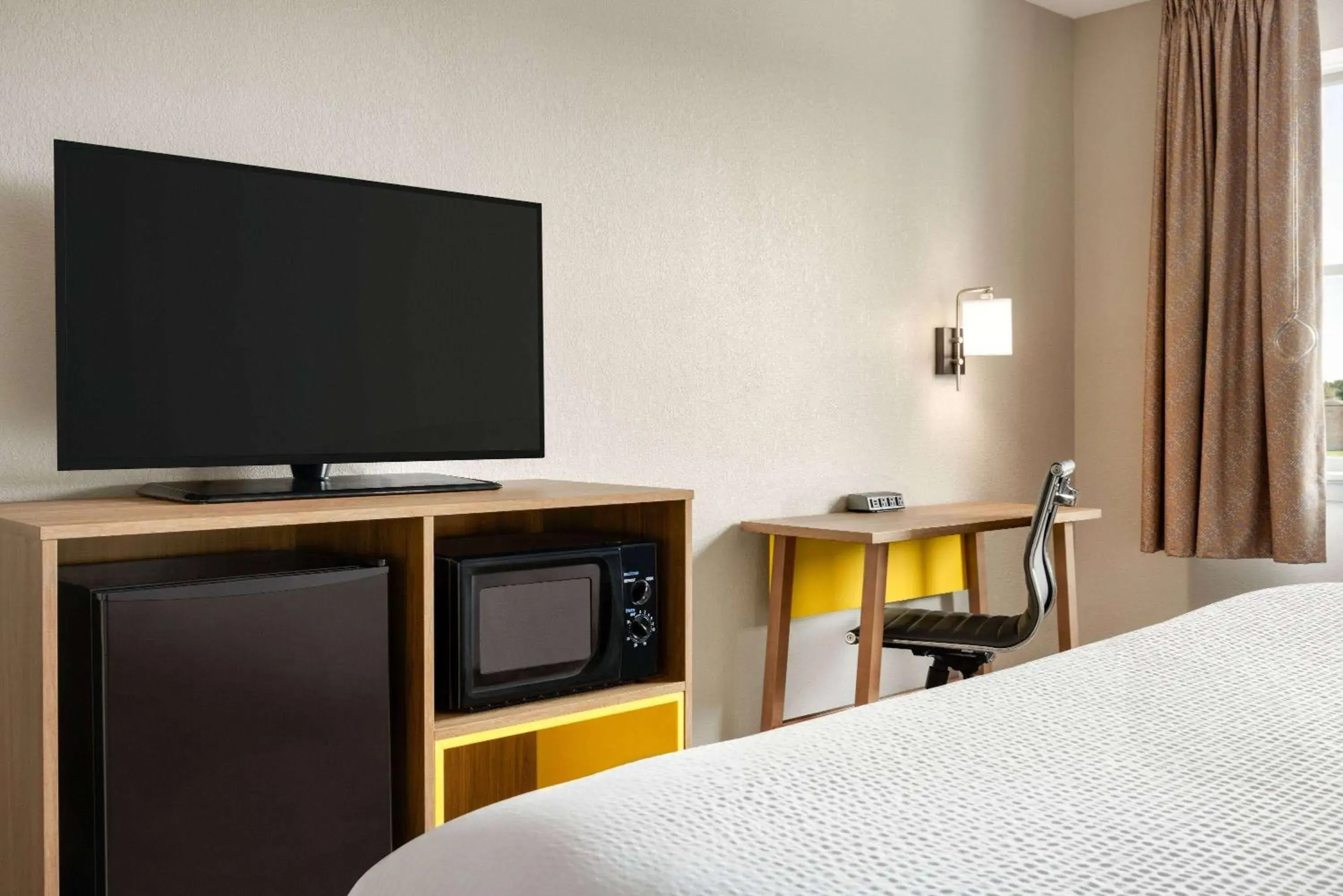 Photo of the whole room, Bed in Days Inn by Wyndham Hershey Photo of the whole room, Bed in Days Inn by Wyndham Hershey