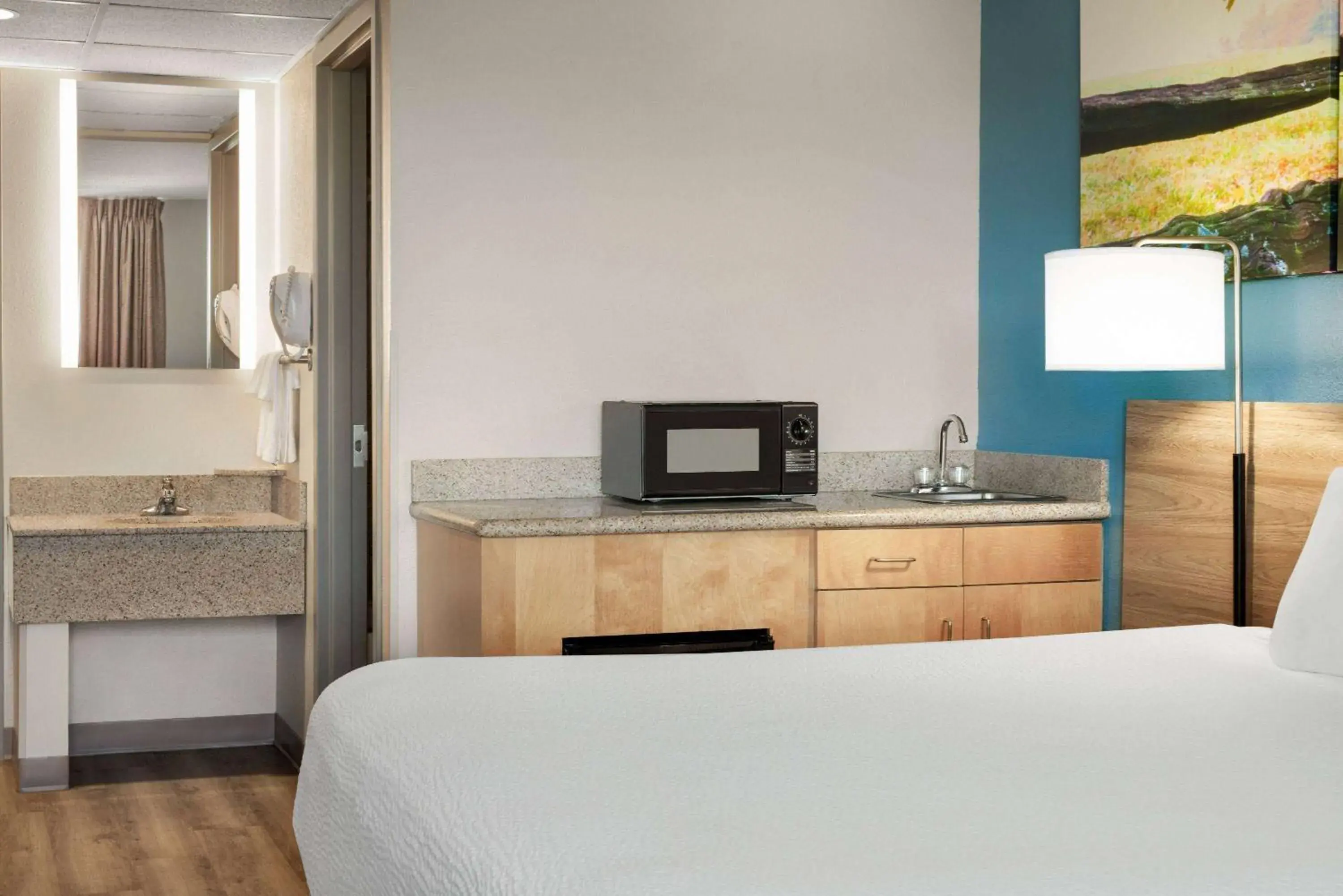 Photo of the whole room, Bed in Days Inn by Wyndham Hershey Photo of the whole room, Bed in Days Inn by Wyndham Hershey