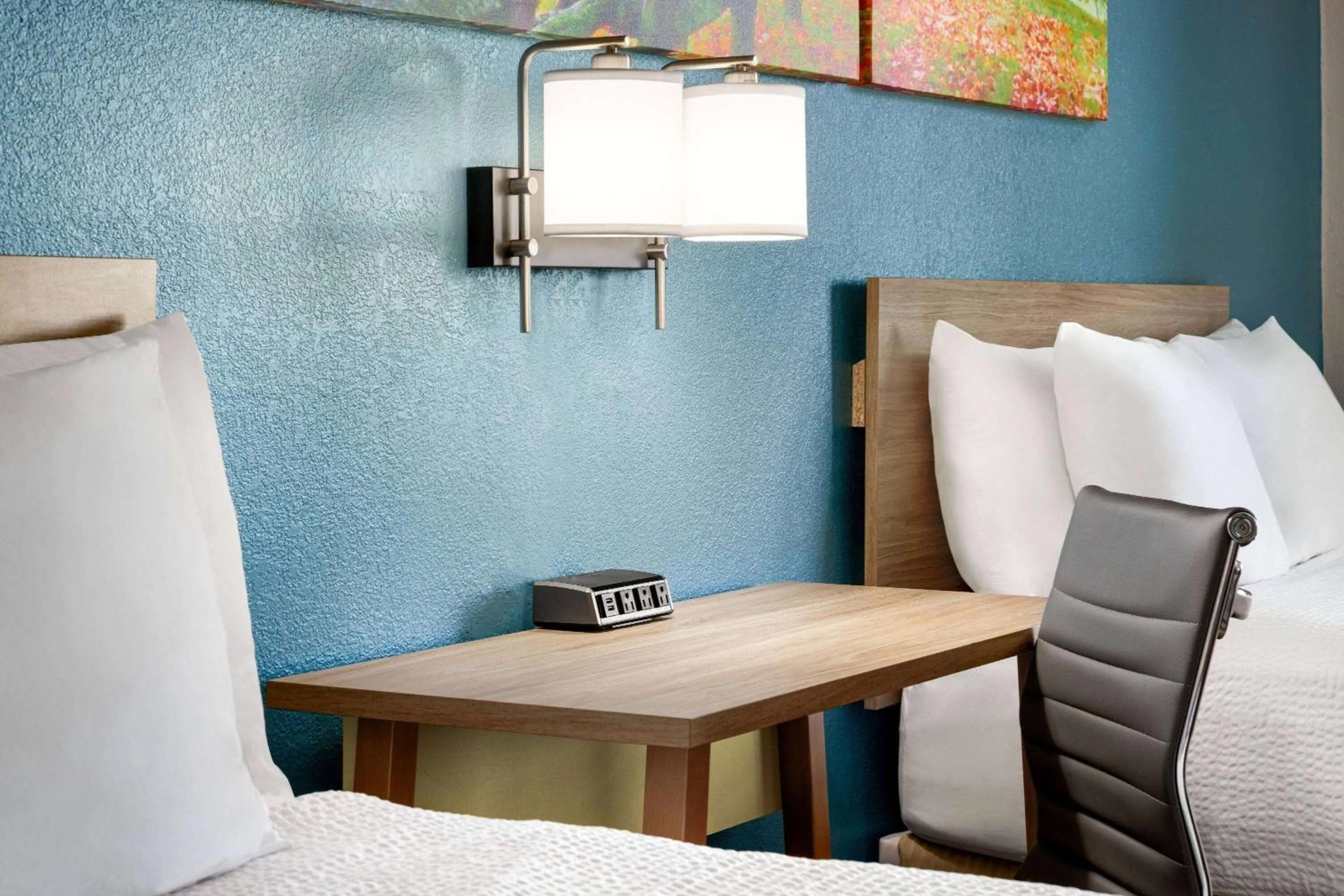 Photo of the whole room, Bed in Days Inn by Wyndham Hershey