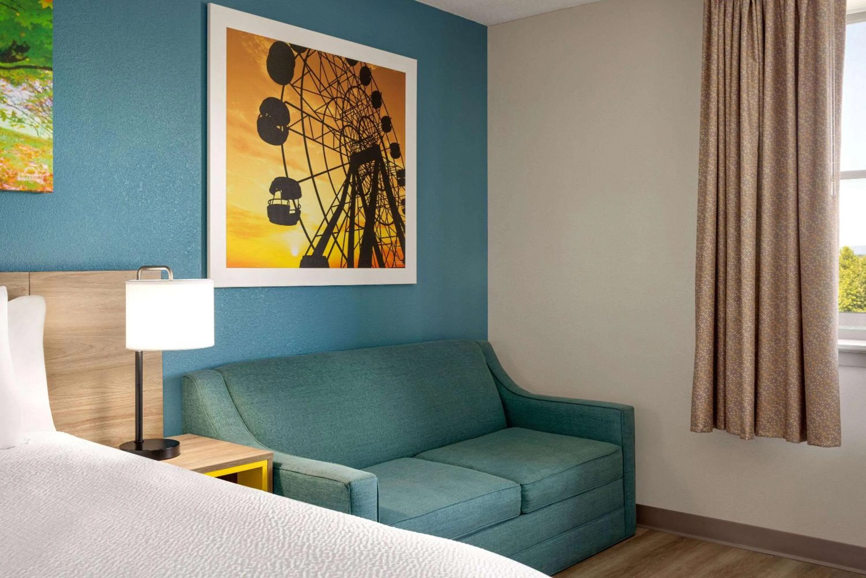 Photo of the whole room, Bed in Days Inn by Wyndham Hershey