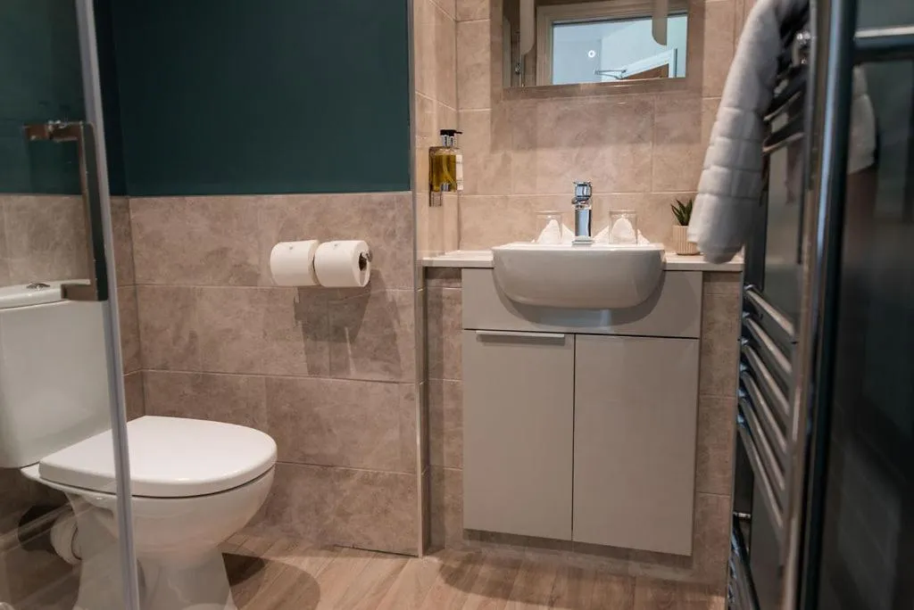 Shower in The Inn on the Moor Hotel