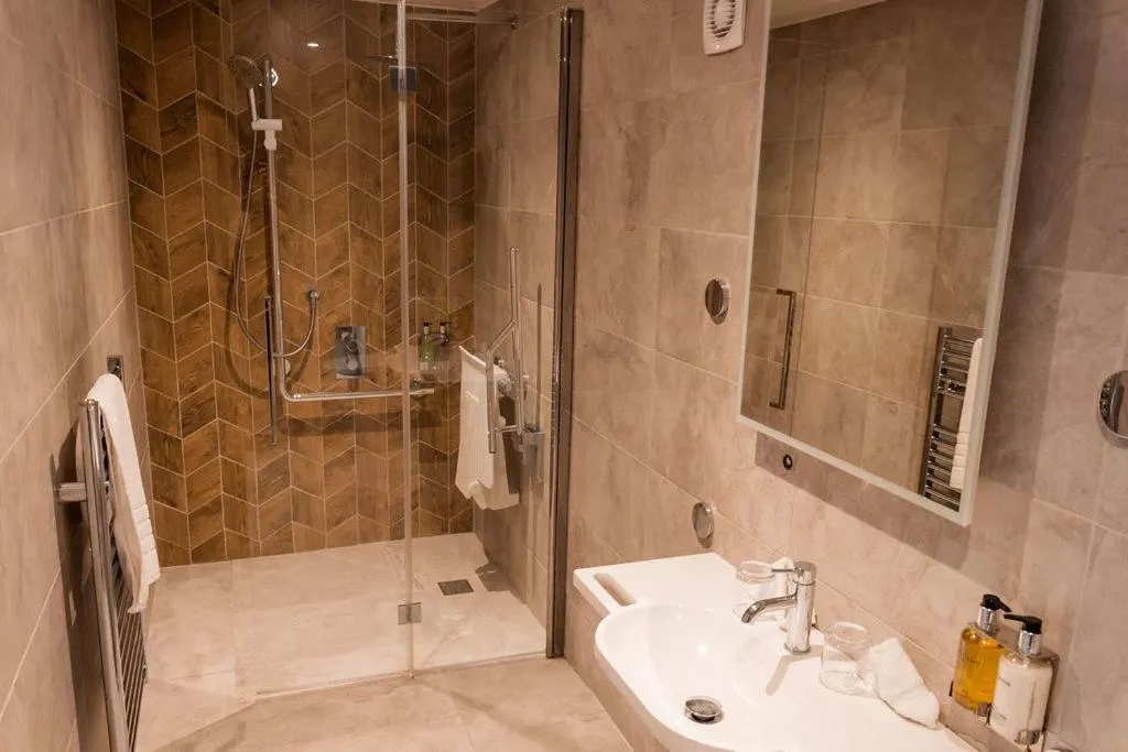 Shower in The Inn on the Moor Hotel