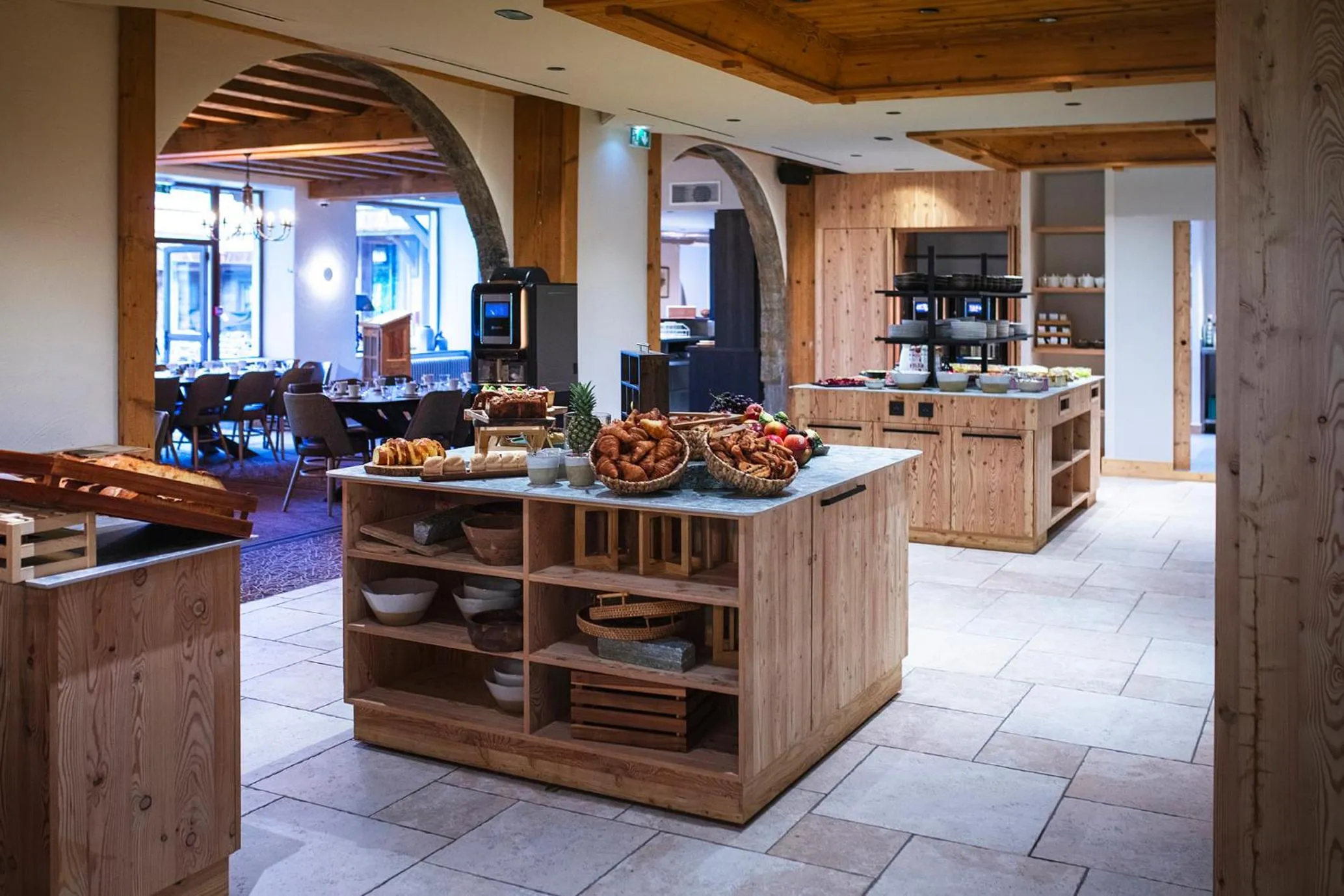 Restaurant/places to eat in Hotel Beauregard