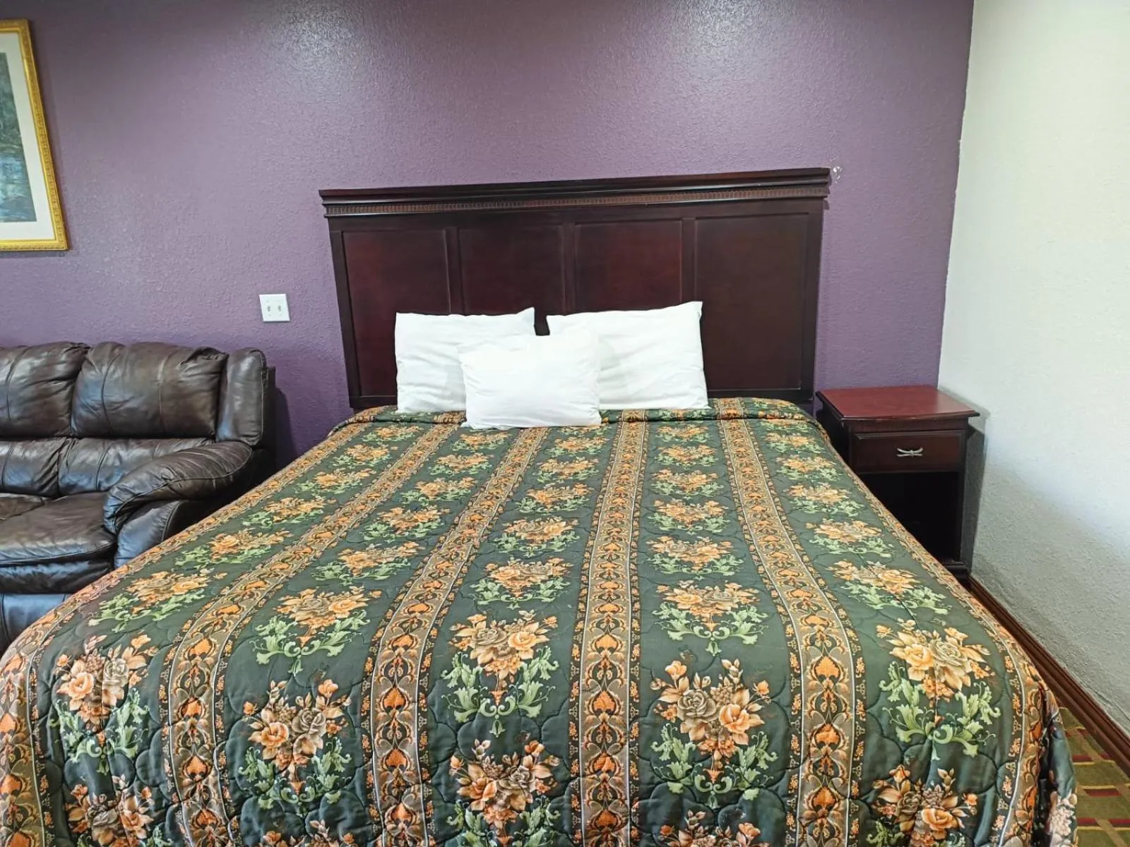 Bedroom, Bed in American Inn & Suites By Capital O Victoria US-59