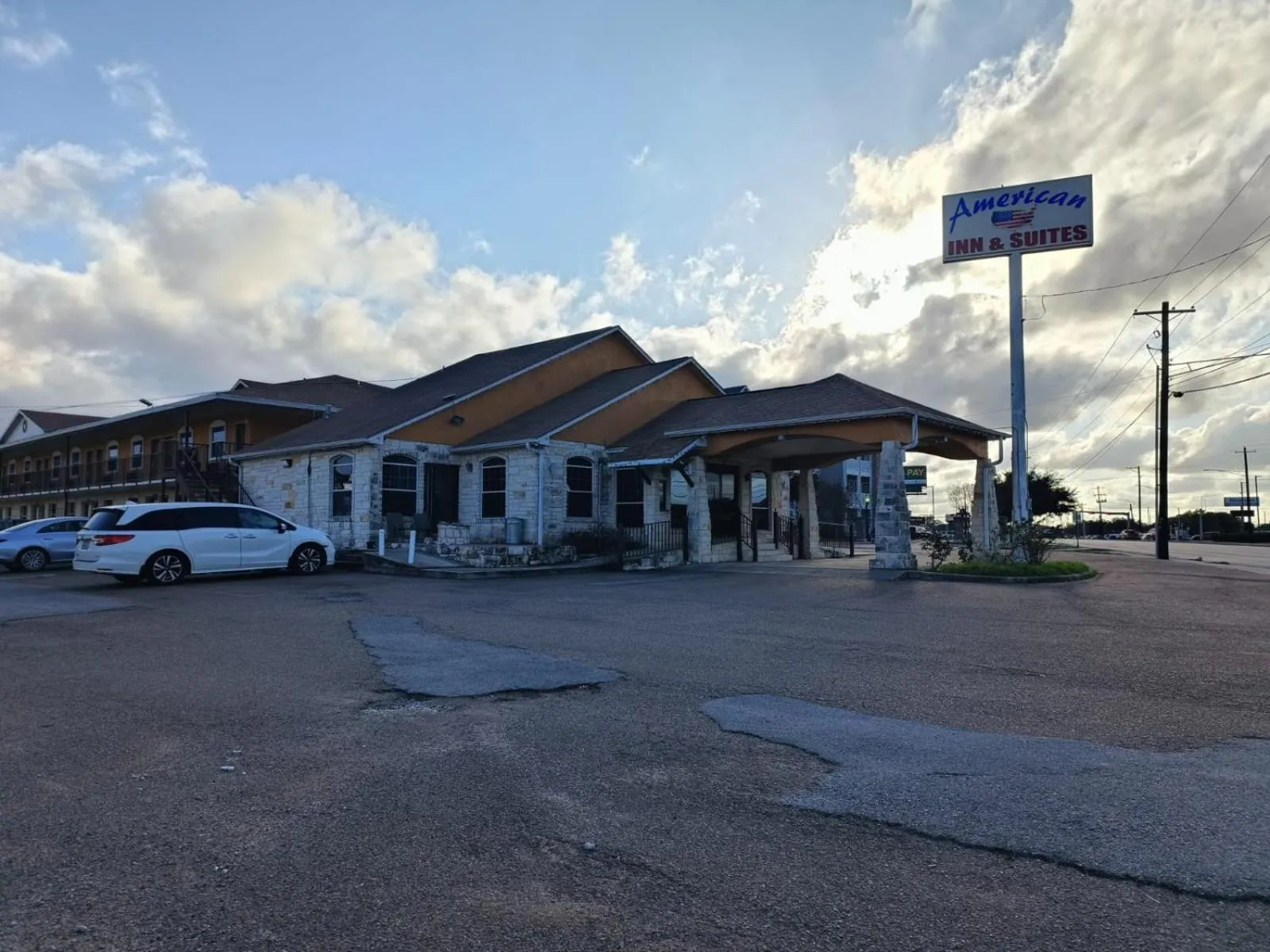 Property building in American Inn & Suites By Capital O Victoria US-59