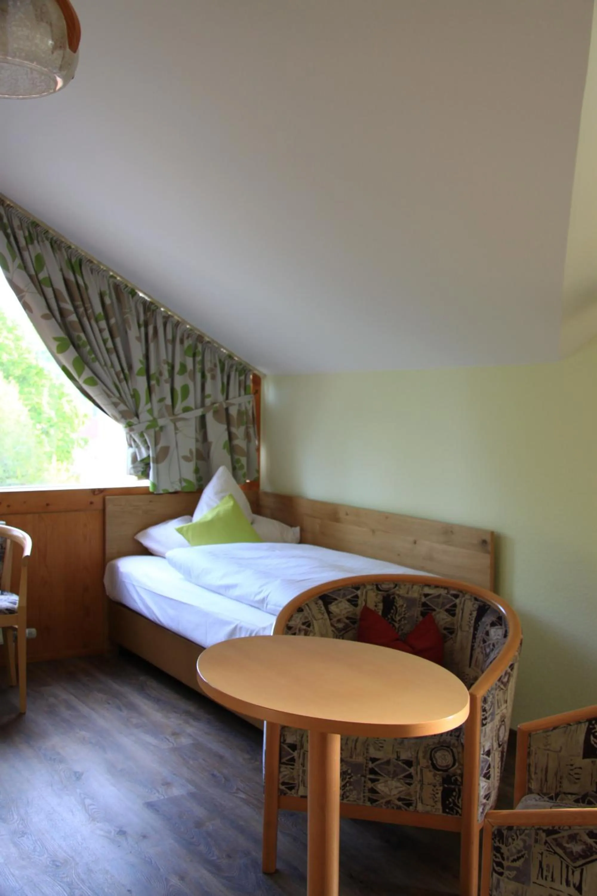 Living room, Bed in Hotel Garni Vier Jahreszeiten