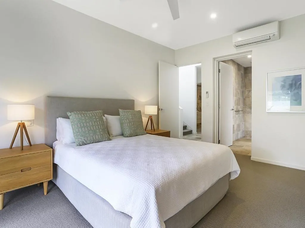 Bed in Go with the flow, Noosa Sound