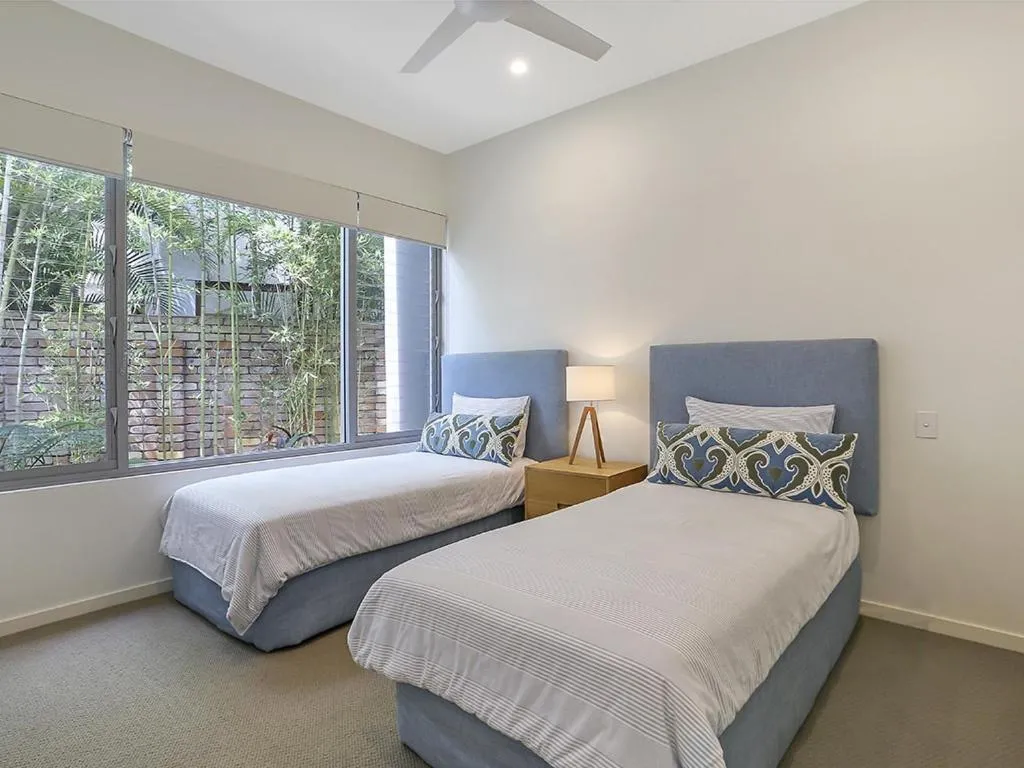 Bed in Go with the flow, Noosa Sound