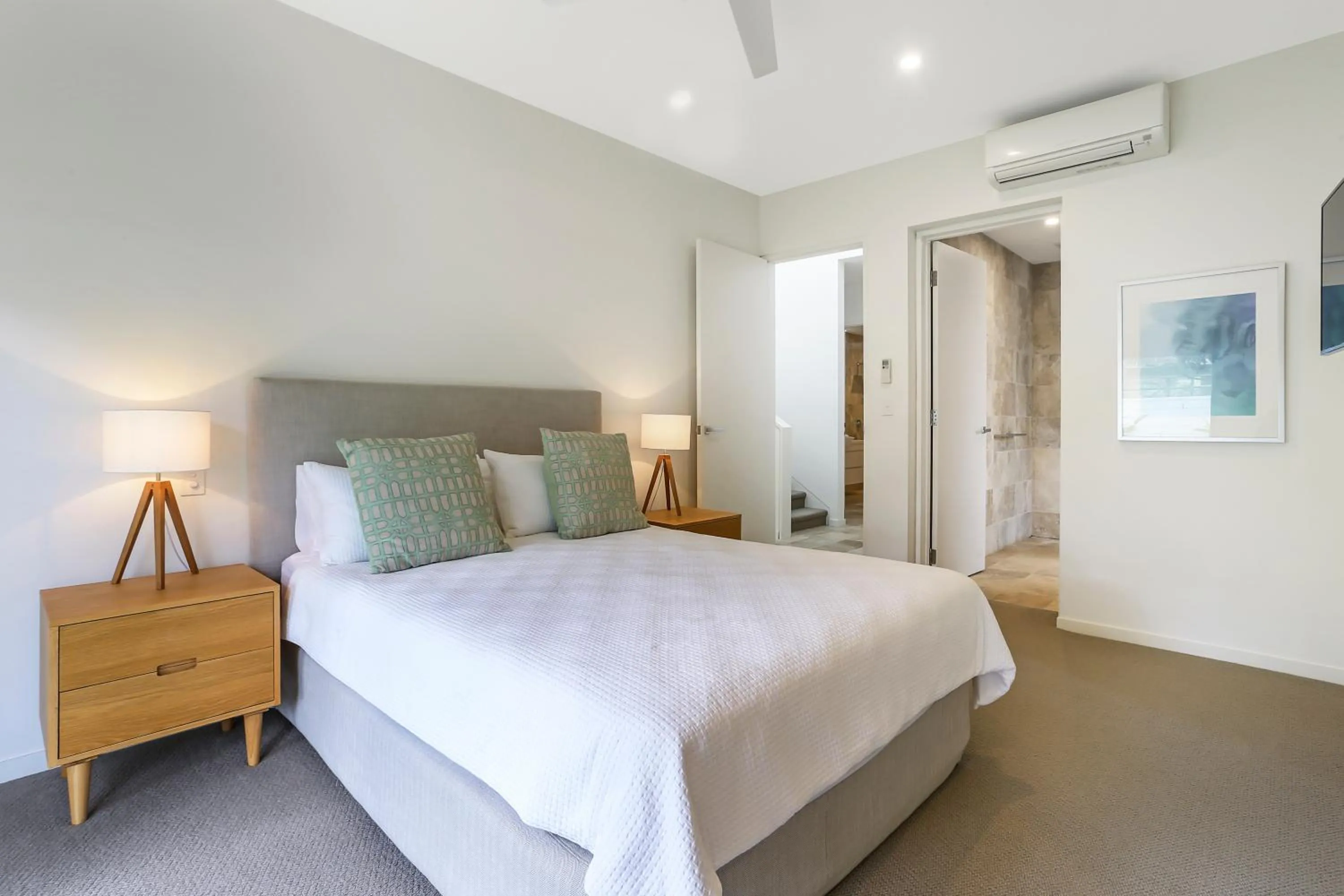 Bed in Go with the flow, Noosa Sound